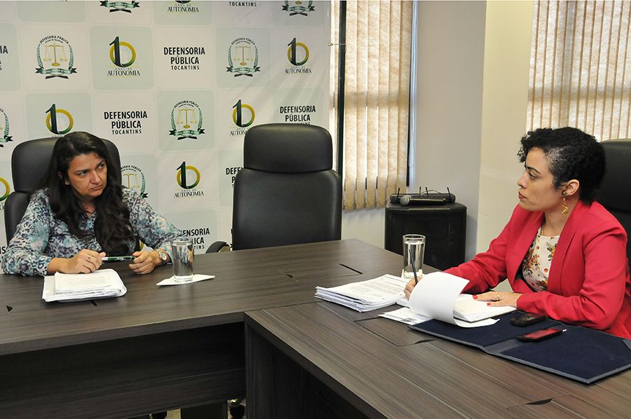 Defensora pública Maurina Jácome e a Presidente da Agência de Proteção e Defesa Social, Gleidy Braga
