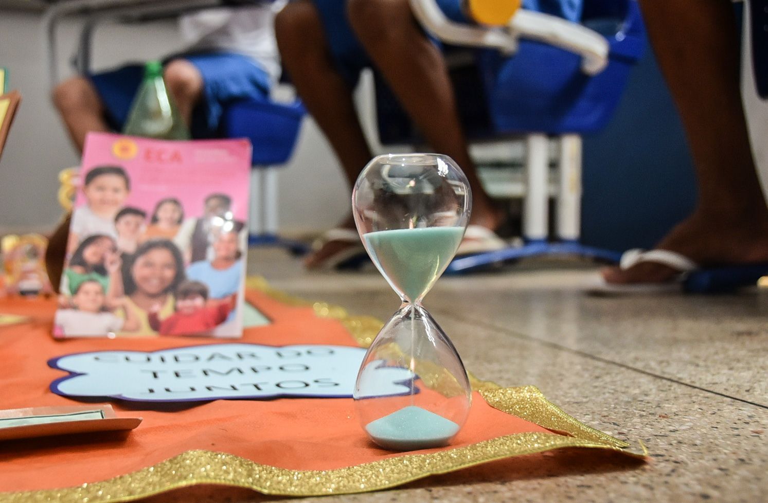 A proposta é oportunizar aos adolescentes a expressão de sentimentos, ideias e conceitos através da arte