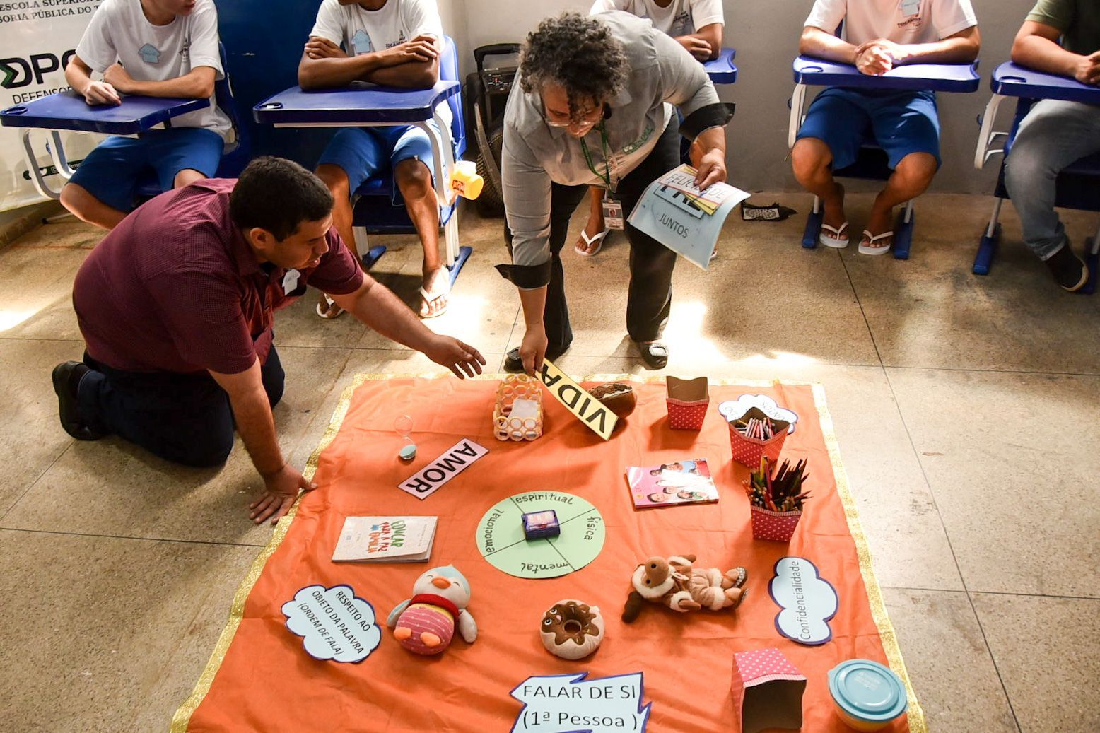 Durante as oficinas são realizadas várias dinâmicas com os adolescentes