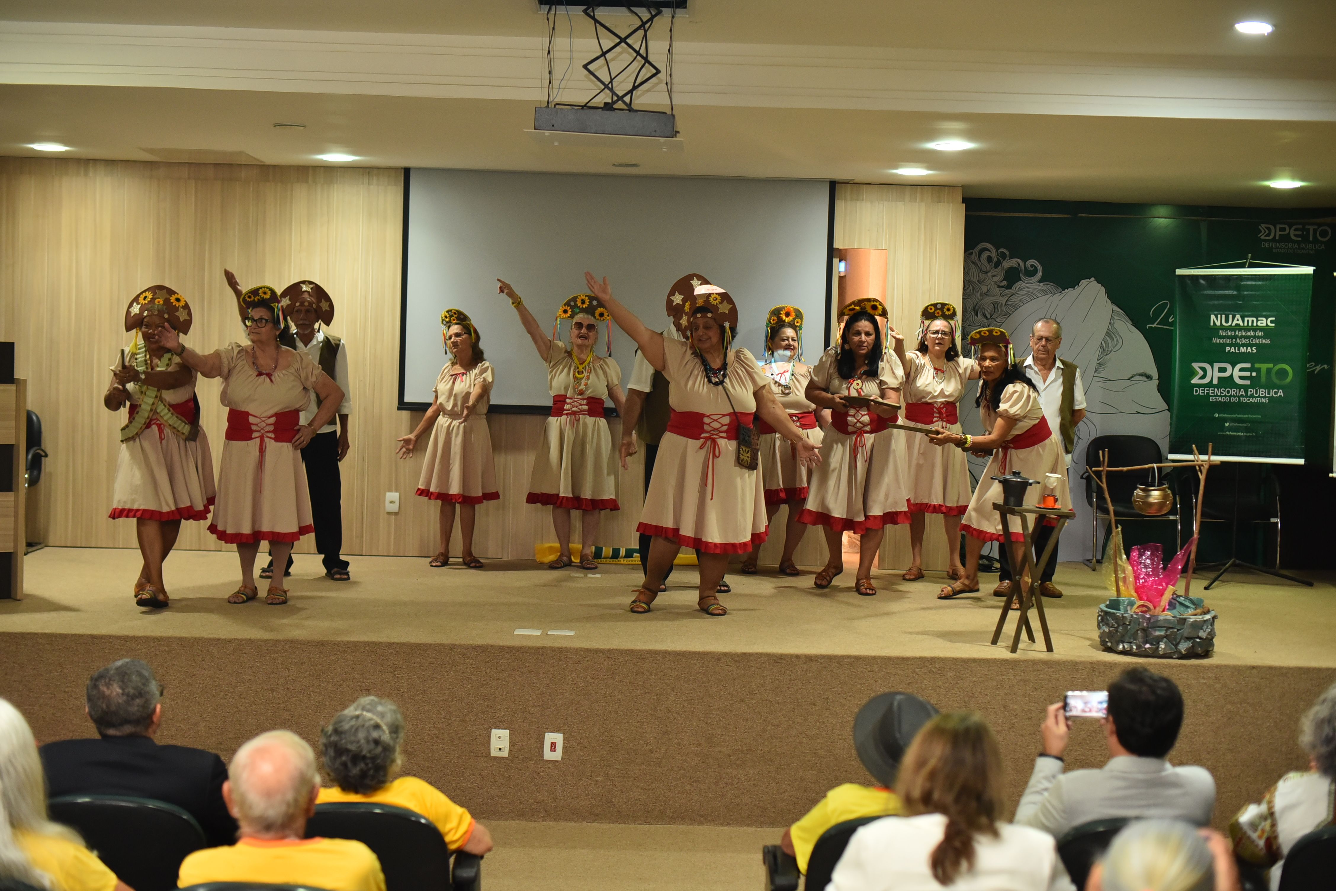 Abertura contou com apresentação da cultural de alunas da UMA da UFT