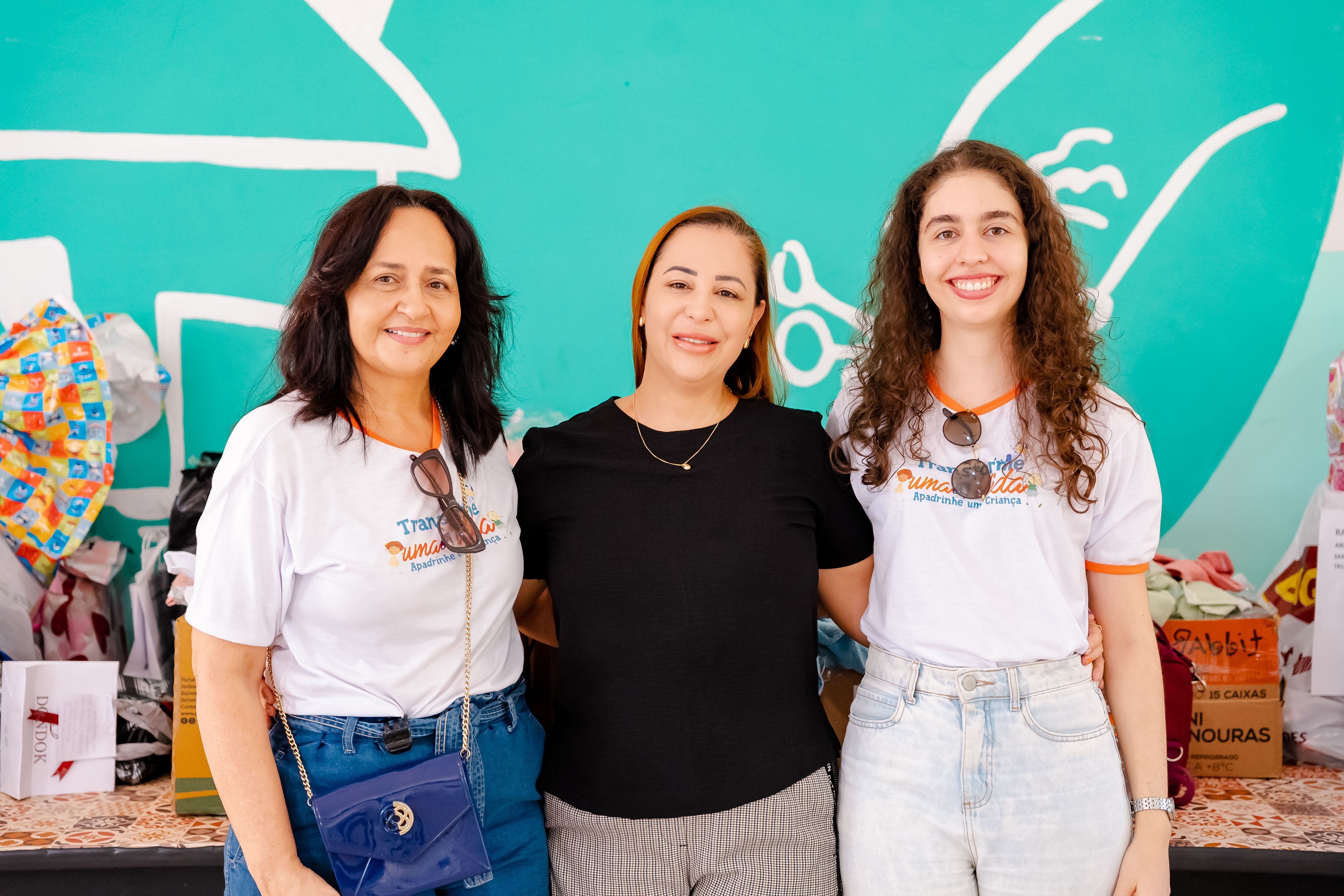 Defensora pública Elisa Maria com assessoras jurídicas do Nudeca, Márcia Ayer (E) e Rebeca Lourenço