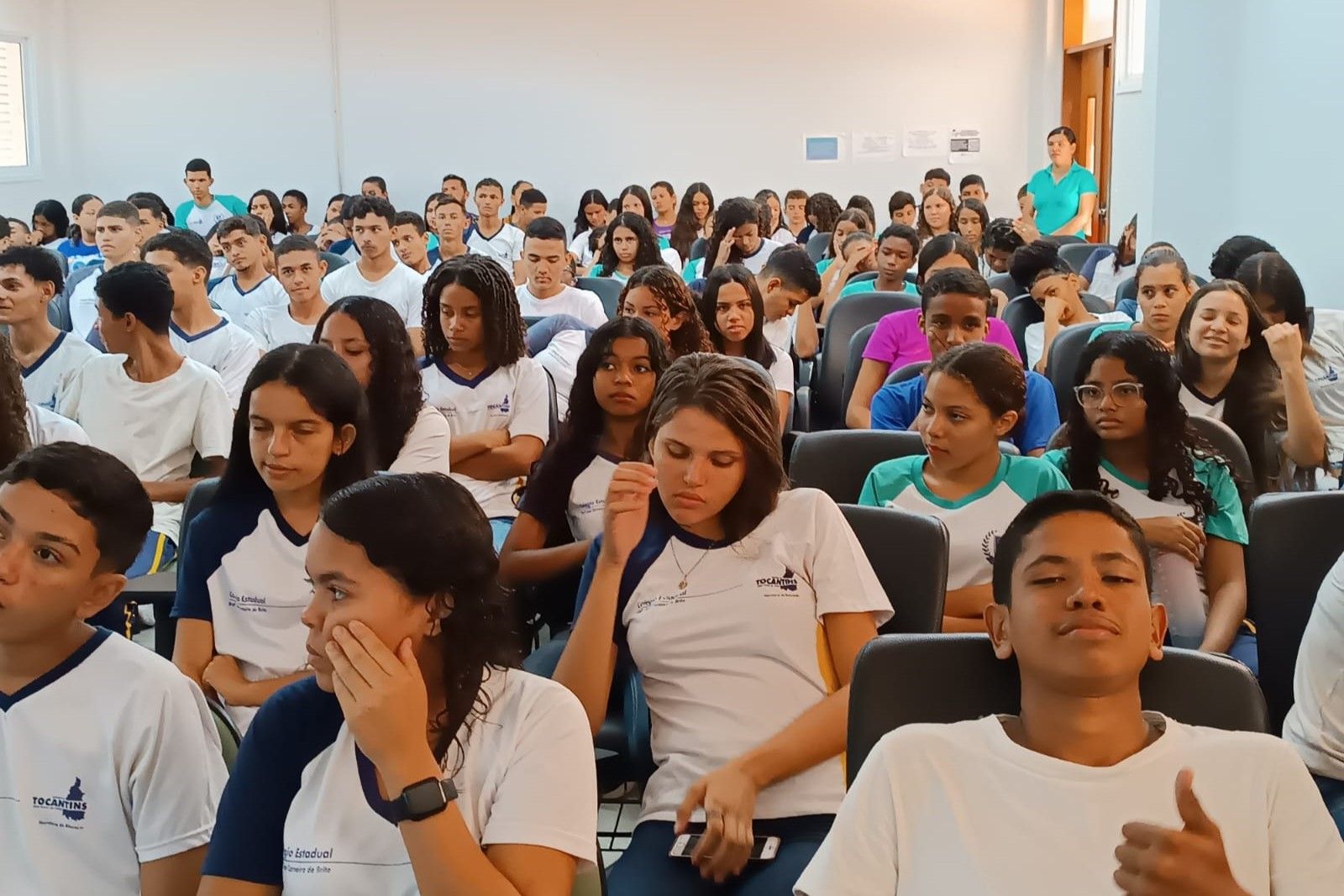 Participaram do momento cerca de 120 alunas(os) do 1º e 2º ano do Ensino Médio do Colégio Estadual Cívico Militar José Carneiro de Brito