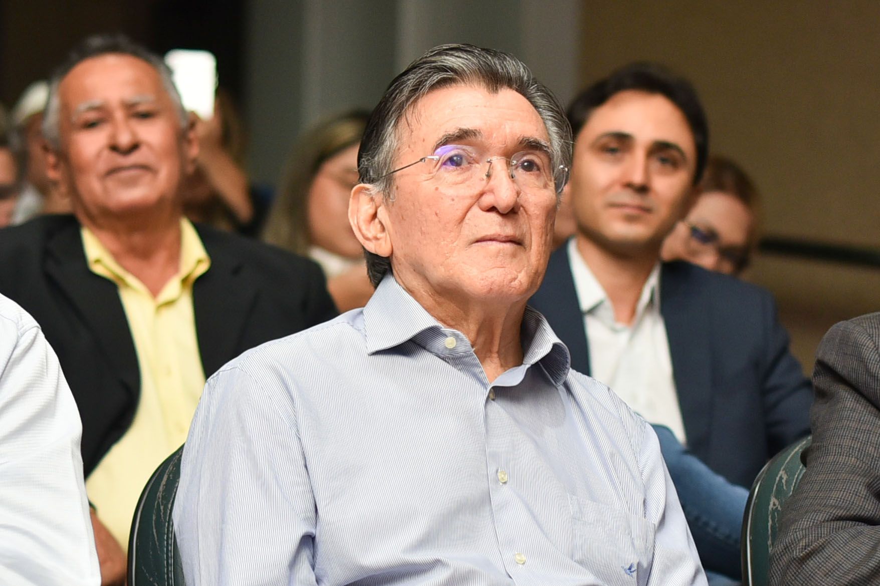 Prestigiou o lançamento do livro o ex vice-governador do Estado e ex deputado federal Darci Coelho