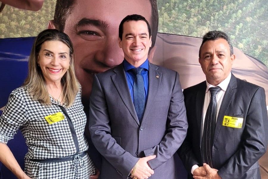 Deputado Alexandre (centro) com o subcorregedor Kita Maciel (D) e a defensora pública Maria do Carmo Cota