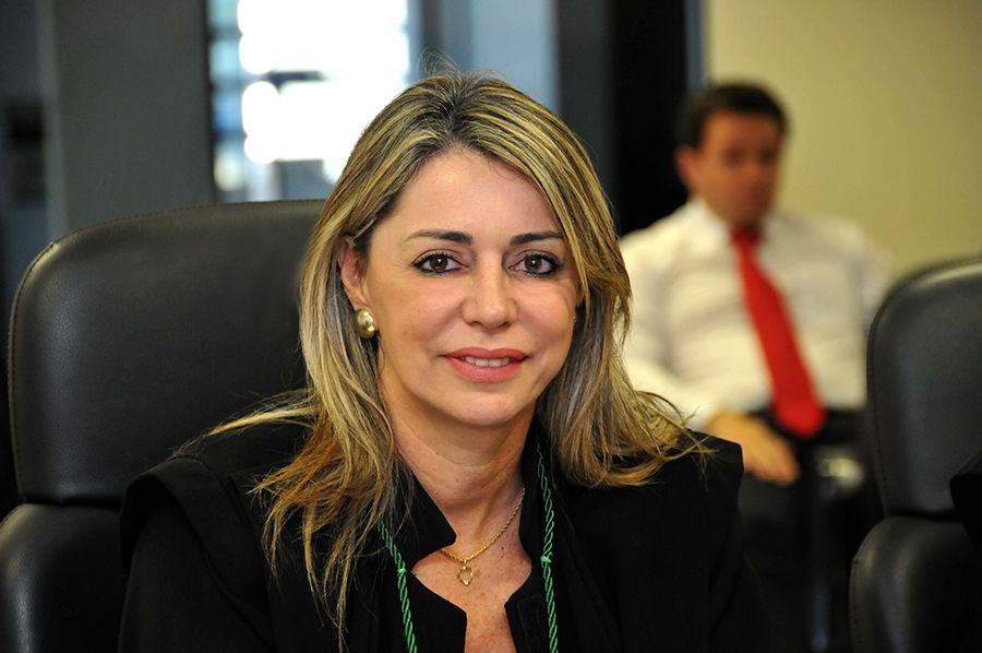 Corregedora-geral Estellamaris Postal