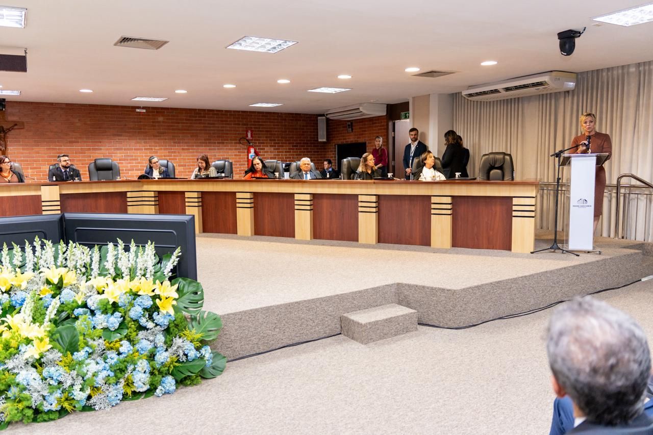 A solenidade foi presidida pela presidente do TJTO, desembargadora Etelvina Maria Sampaio Felipe, e contou com a participação de vários órgãos e entidades