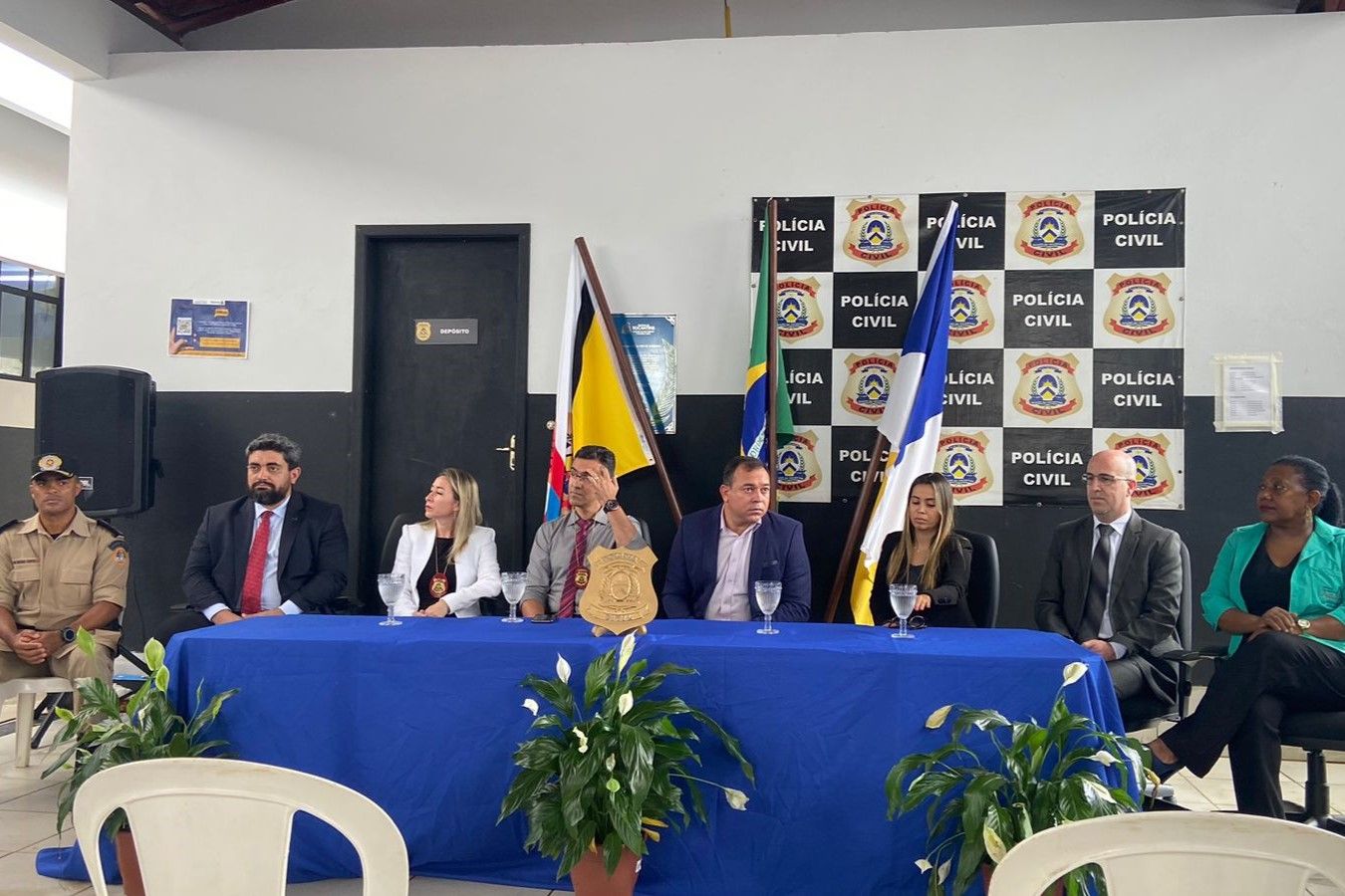 Defensoria Pública integrou mesa de honra na solenidade de entrega do veículo