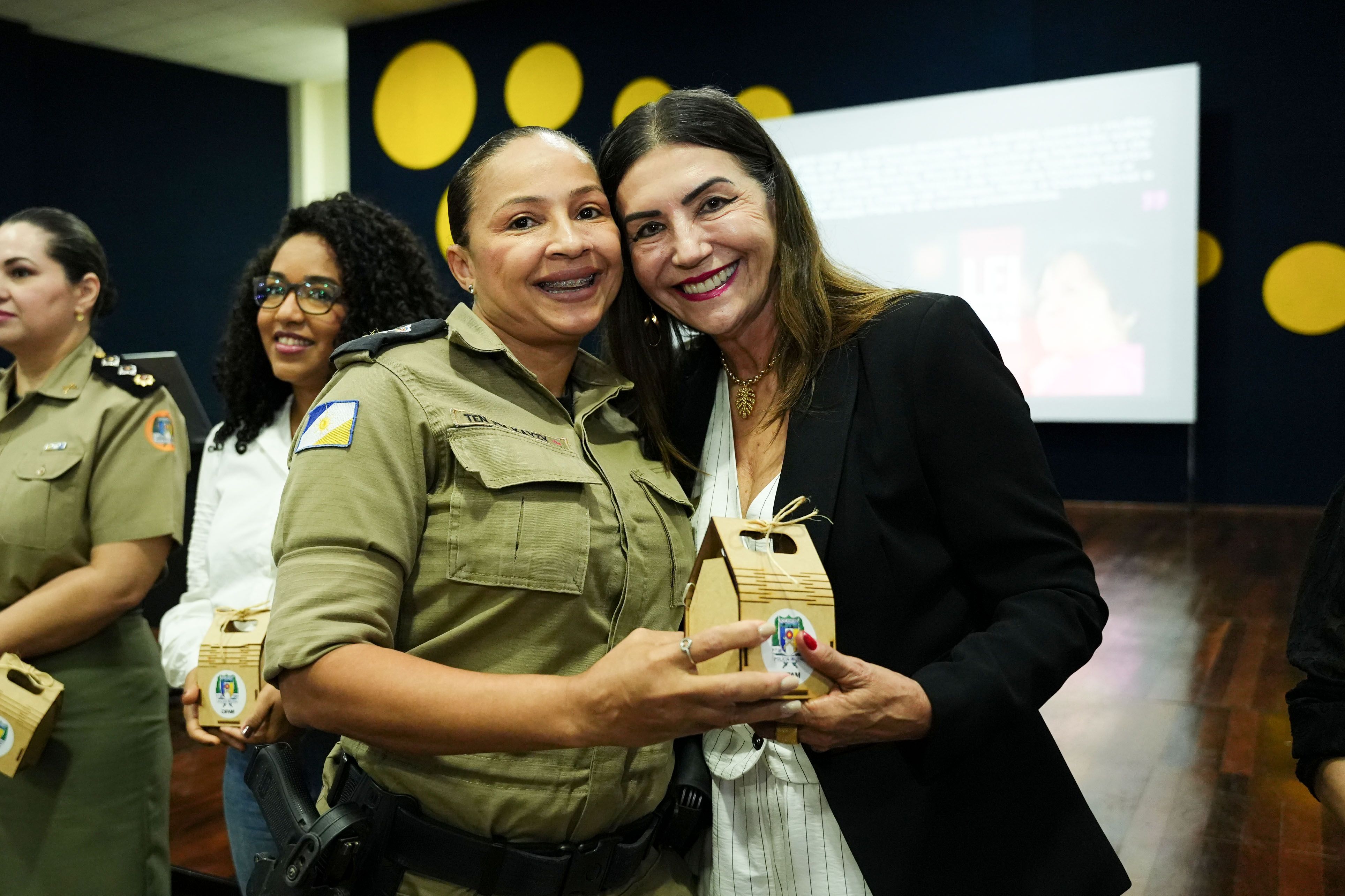 Defensora pública Maria do Carmo Cota foi uma das homenageadas na ocasião