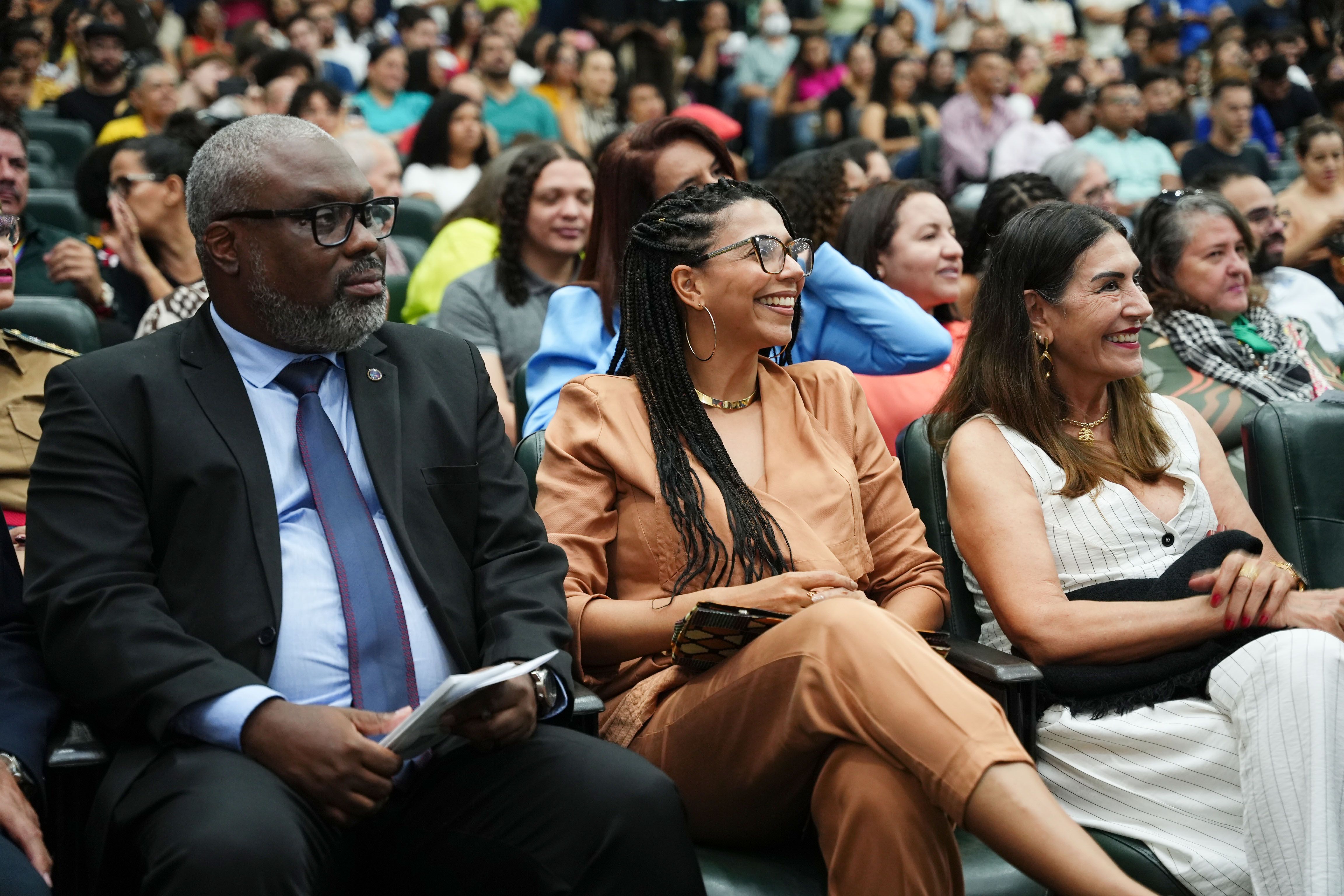 As defensoras públicas Maria do Carmo Cota (D) e Denise Sousa com o secretário nacional de Promoção e Defesa dos Direitos Humanos
