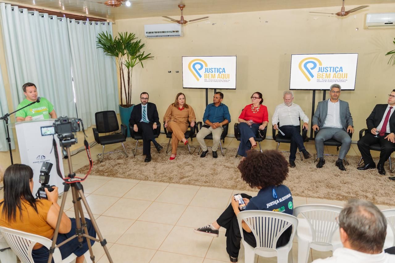 Danilo Frasseto durante discurso na inauguração do Ponto de Inclusão Digital em Mateiros
