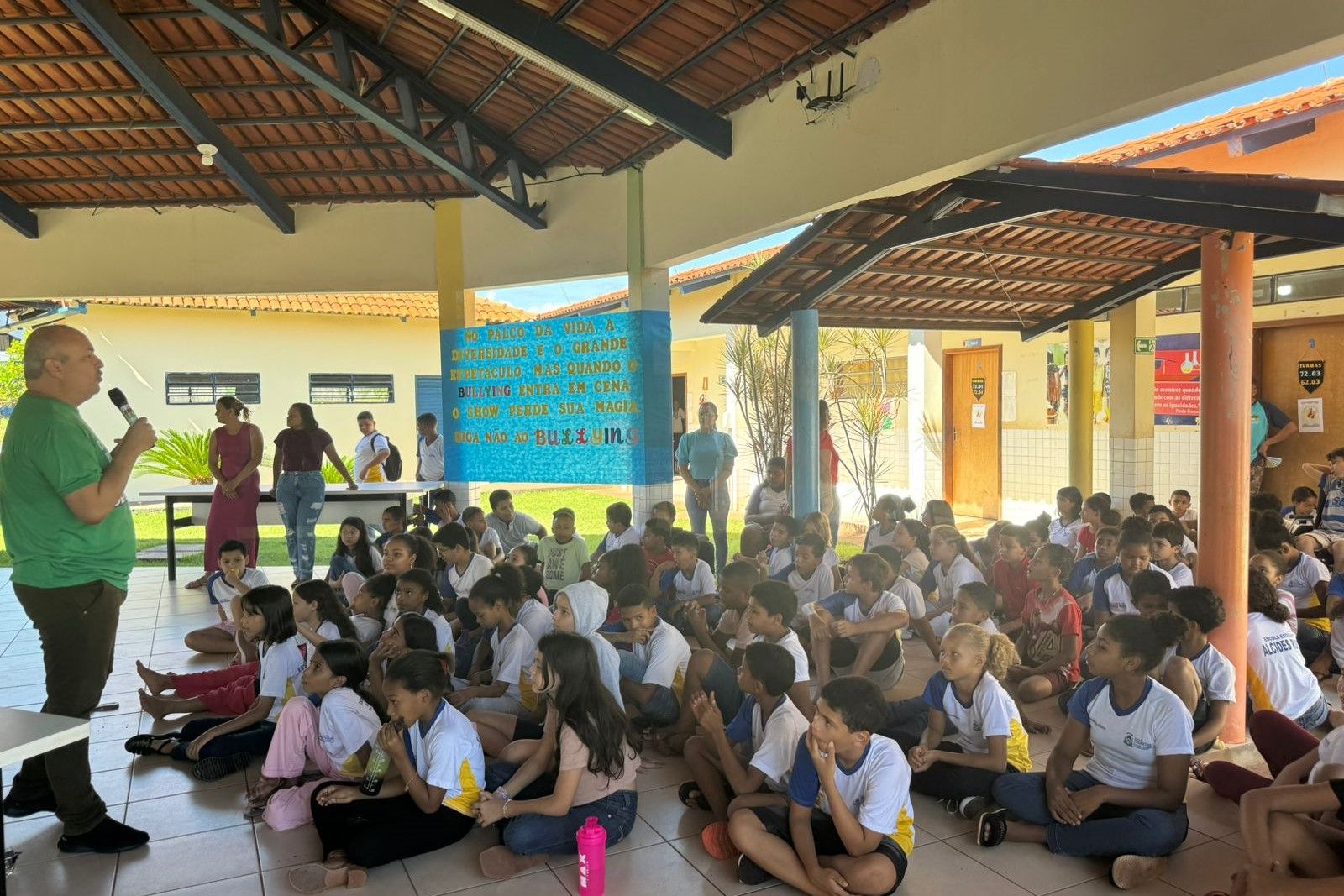 Na Escola Estadual Alcides Rufo, Jurimar Júnior também conversou com as(os) alunas(os)