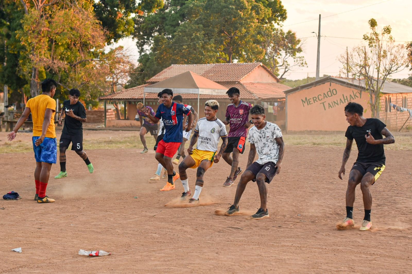 Partida de futebol na Aldeia Macaúba, na Ilha do Bananal