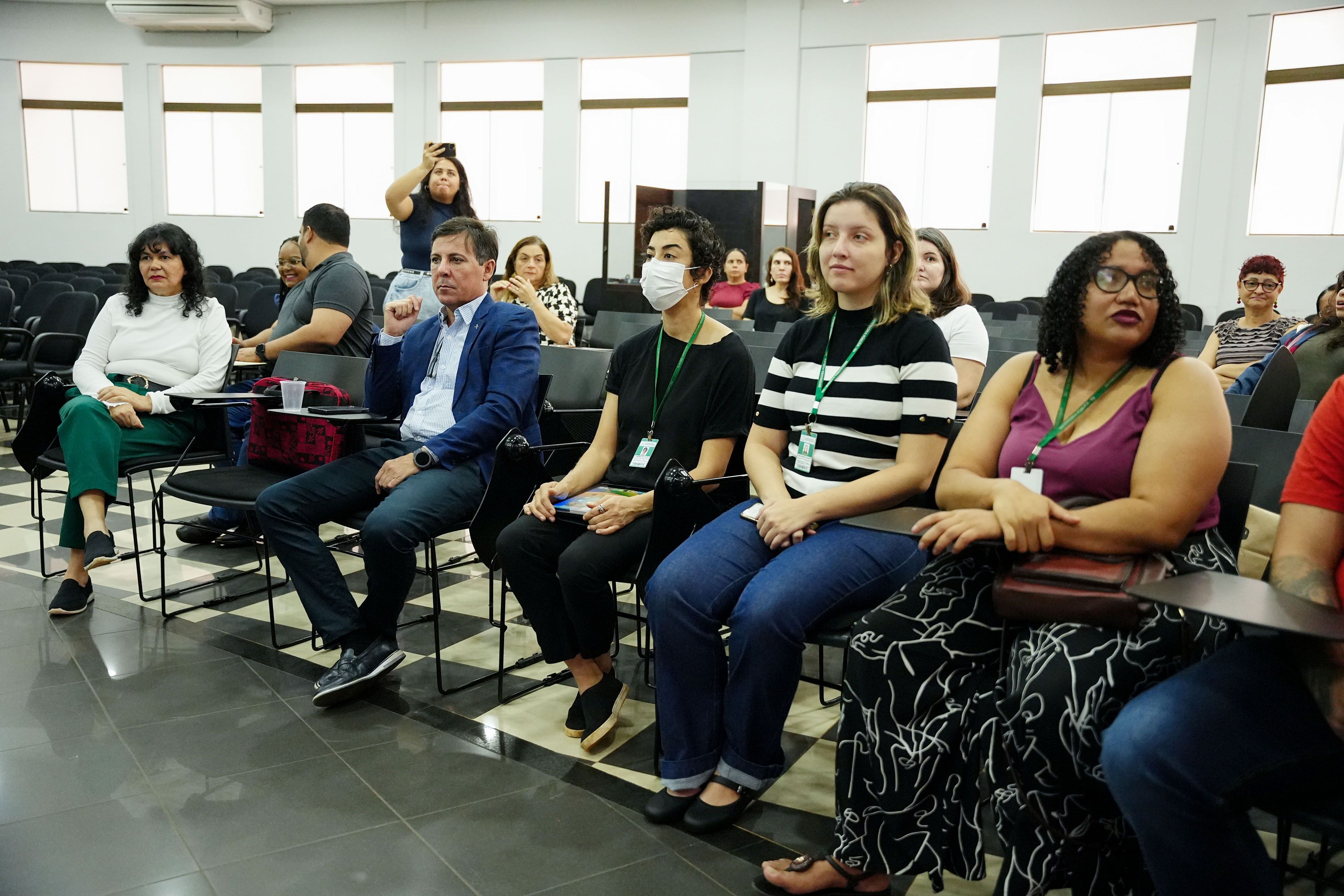 Participam da capacitação servidoras e servidores da Defensoria Pública