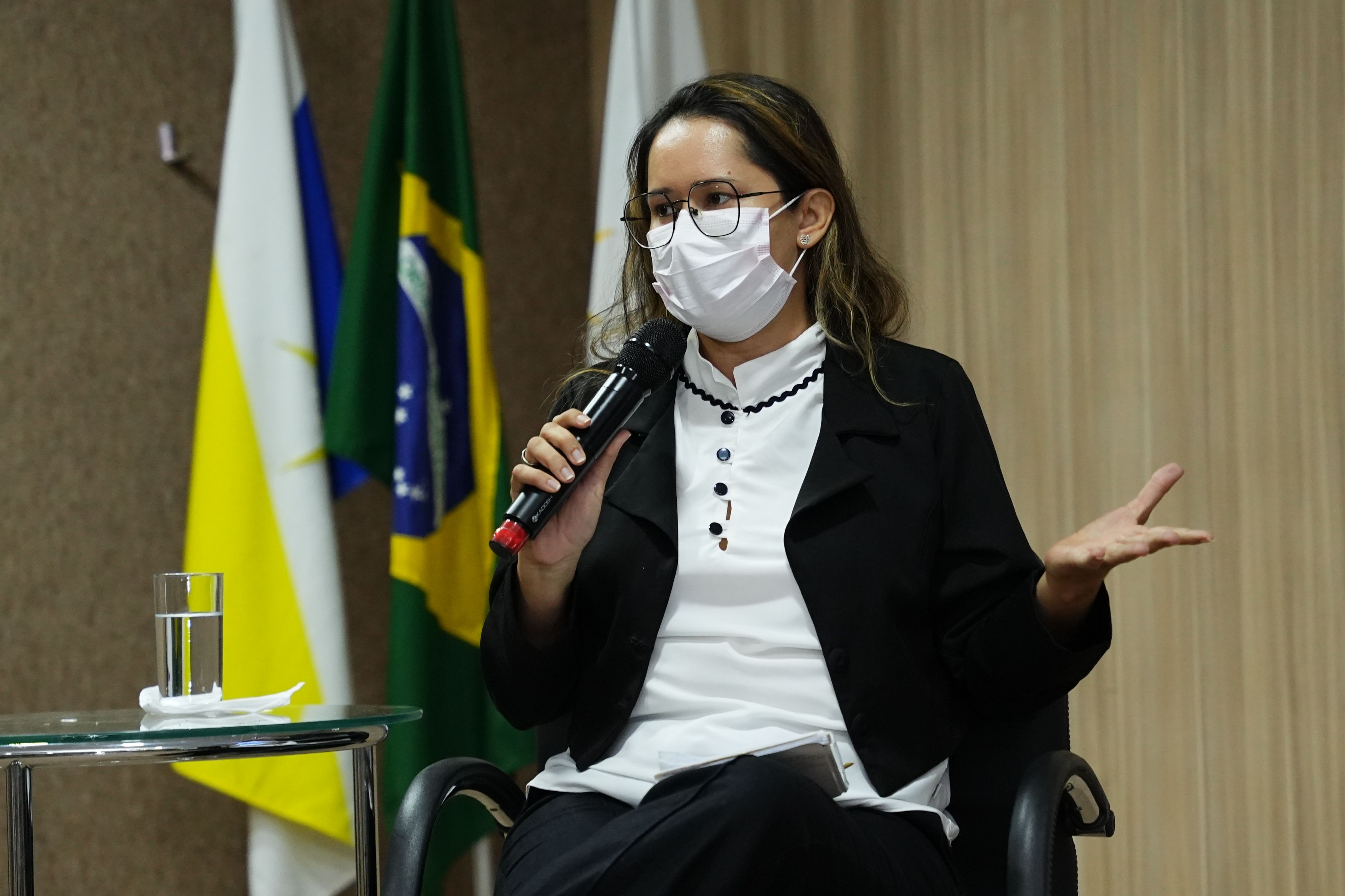Juliana Pontes apresentou o trabalho de pesquisa sobre os reflexos da implantação de uma mineradora em Chapada da Natividade