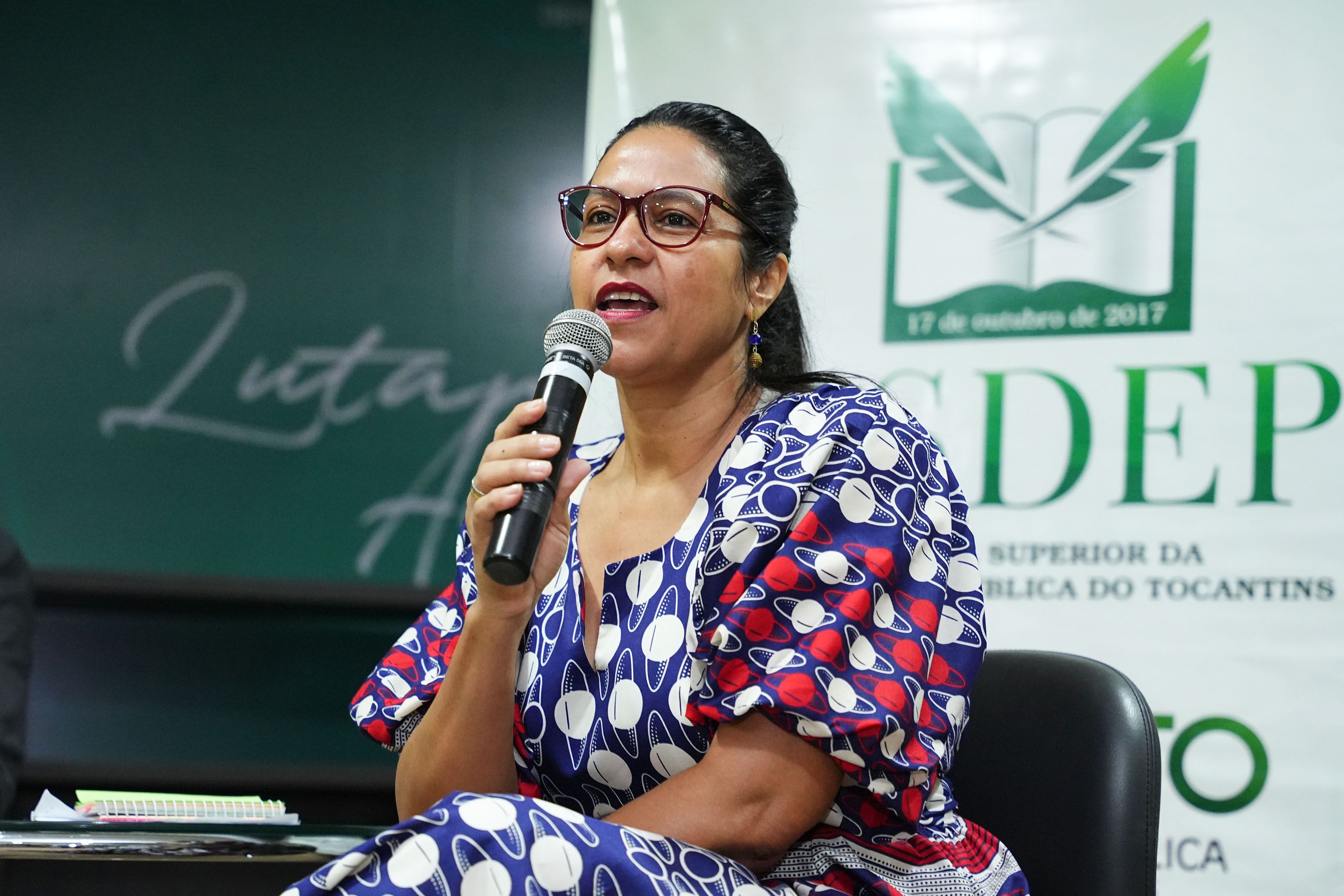 Mônica Aparecida foi mediadora no painel “Políticas públicas de igualdade racial e educação”