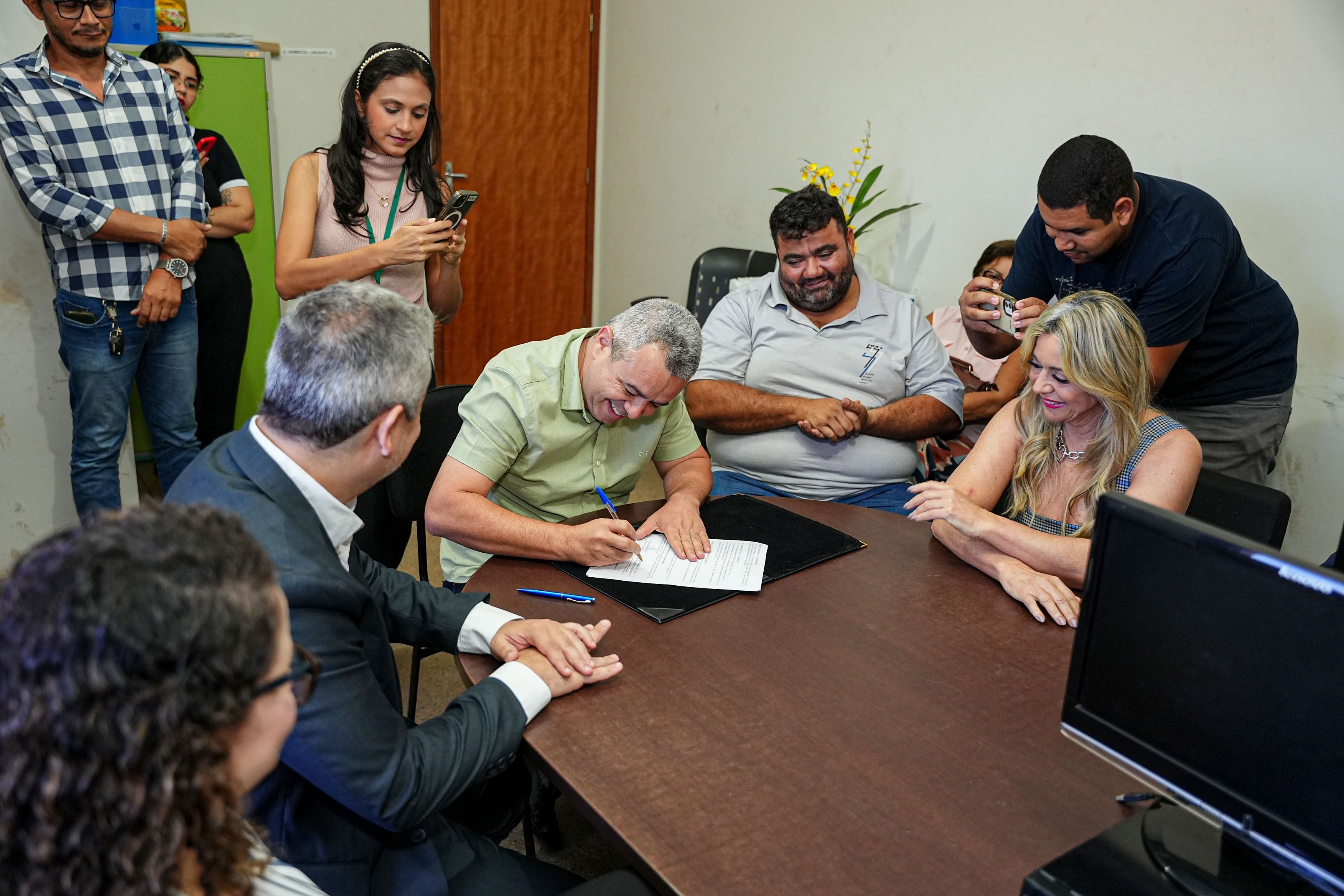 Prefeito Ronivon também assinou o Termo de Cooperação