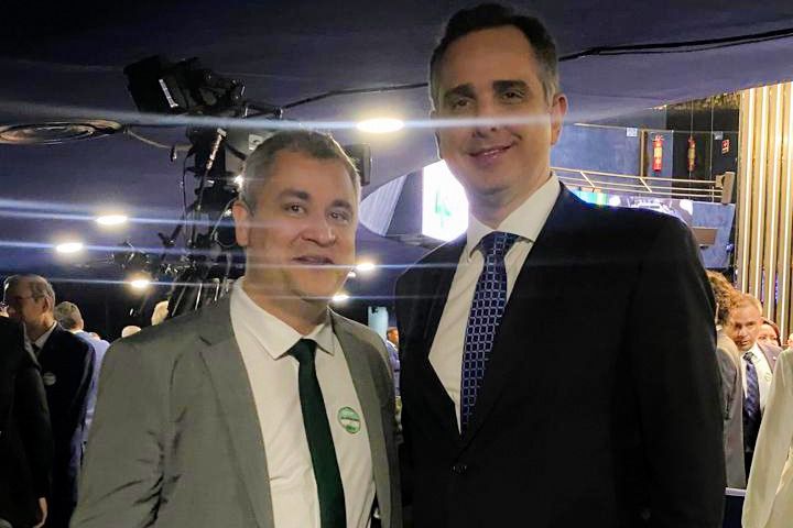 Pedro Alexandre (E) com o presidente do Senado, Rodrigo Pacheco