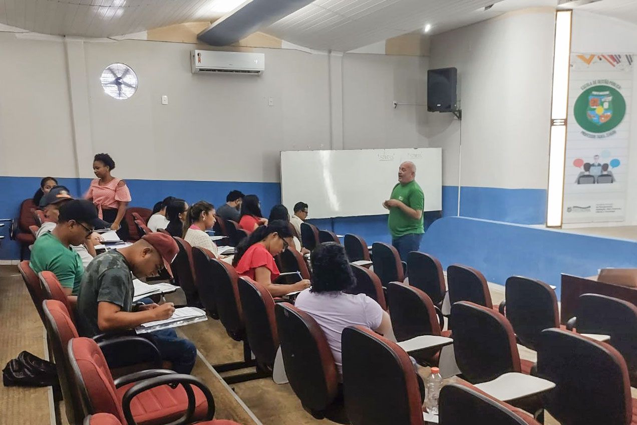 A capacitação foi ministrada pelo assistente social Jurimar Júnior