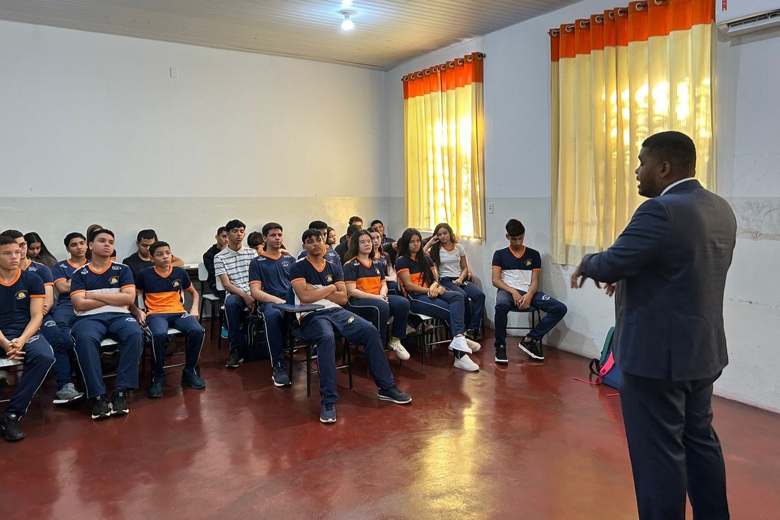 Escola tem a tradição de realizar júri simulado com alunos do 2ºano do ensino médio