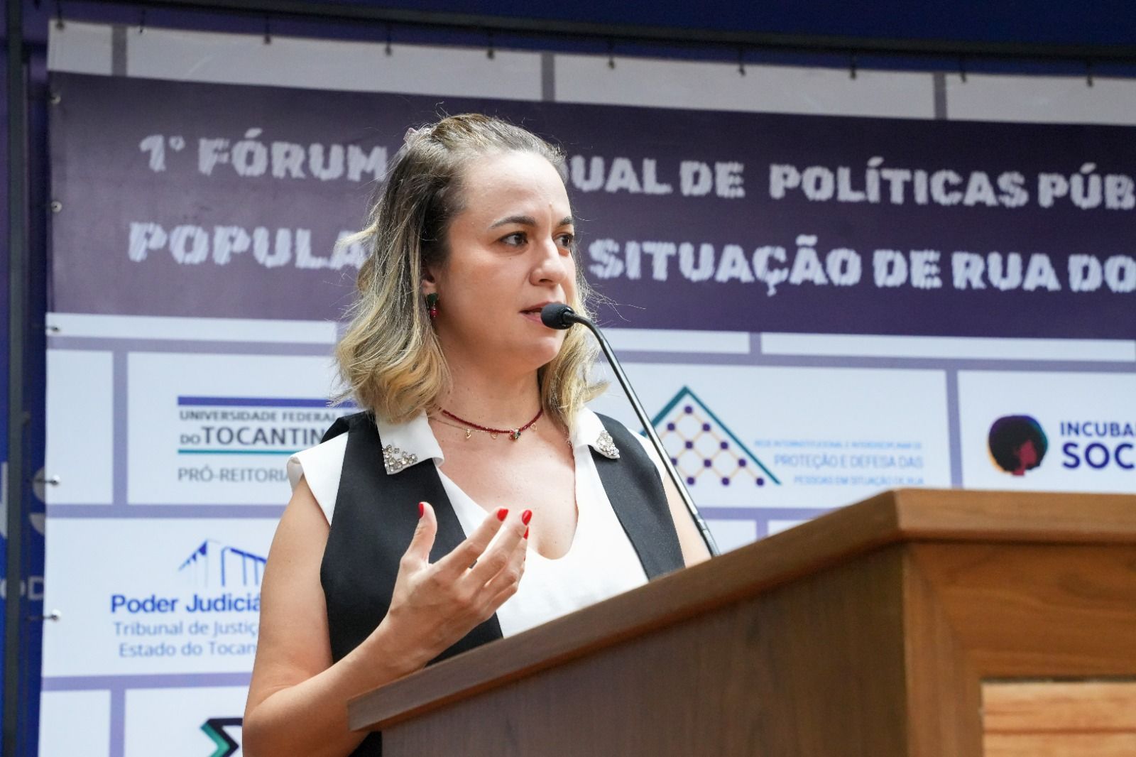 A defensora pública Pollyana Lopes Assunção destacou que a Defensoria está disponível a acolher todas as pessoas em situação de rua