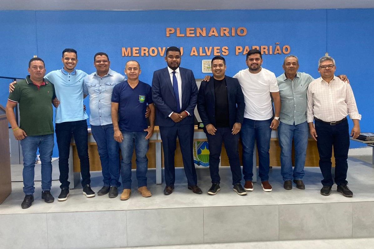 Defensor público Paulo Henrique com os vereadores de Formoso do Araguaia