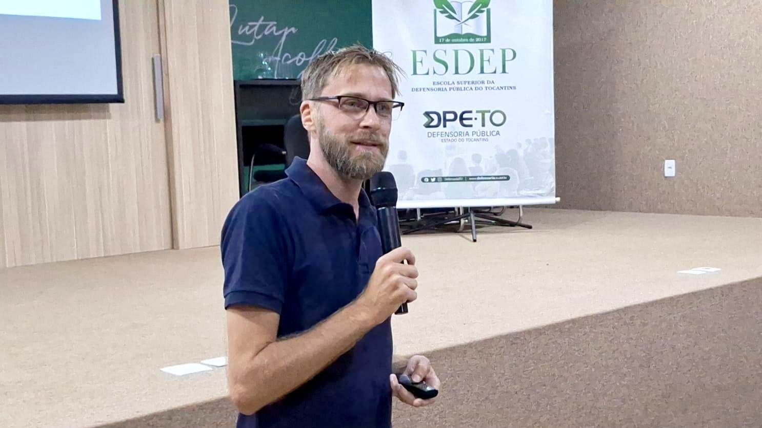 Maiquel Krutzmann explicou que as pessoas inscritas se aprofundarão, nesta etapa, na utilização efetiva de sinais essenciais