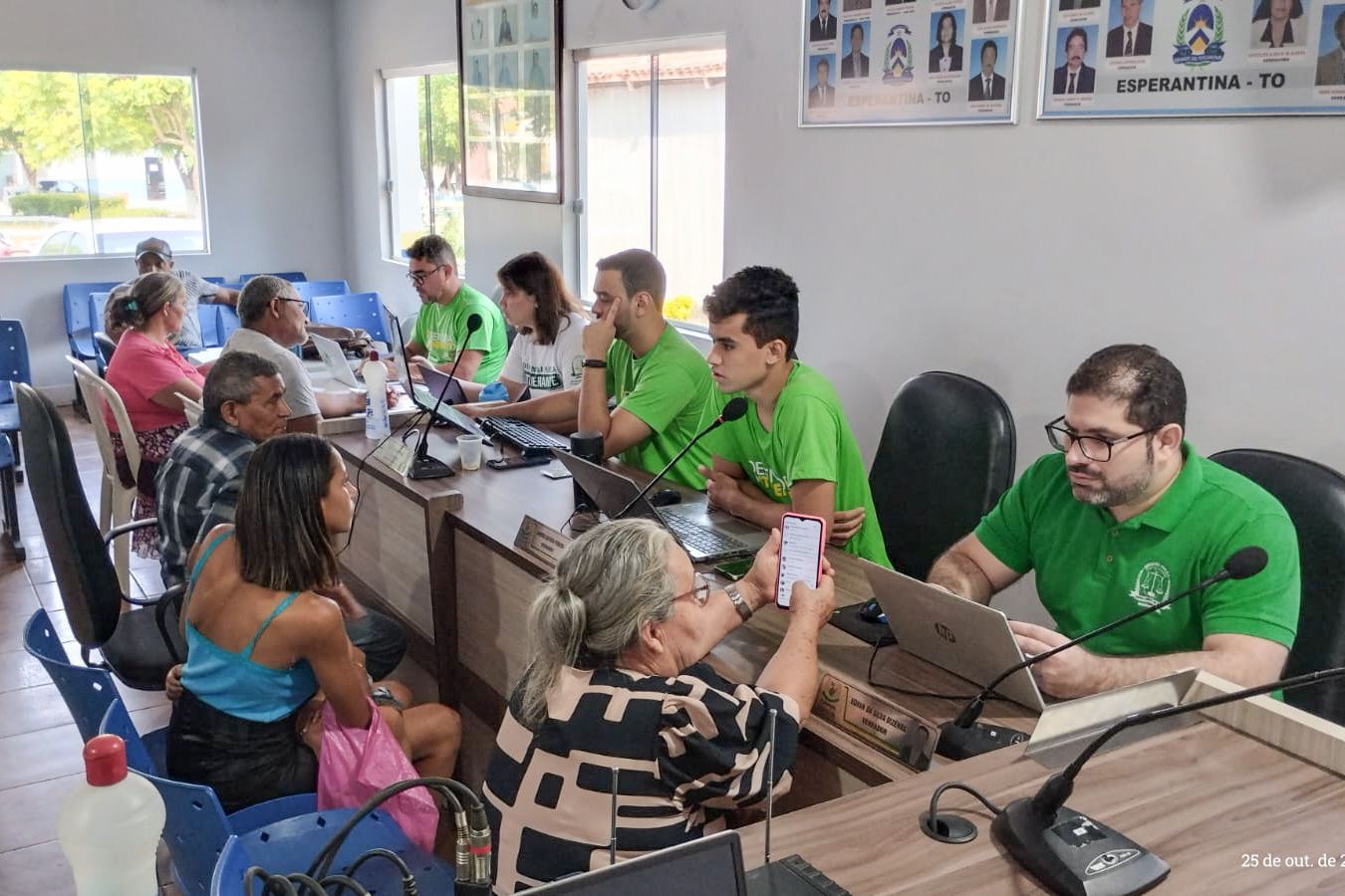 Equipe da DPE-TO em atendimento na ação em Esperantina