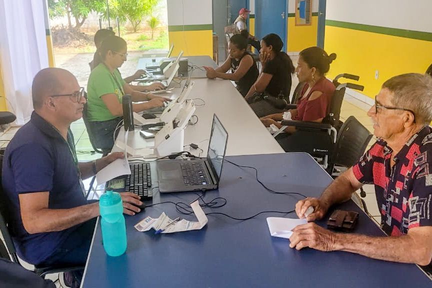 Atendimento na ação itinerante em Almas