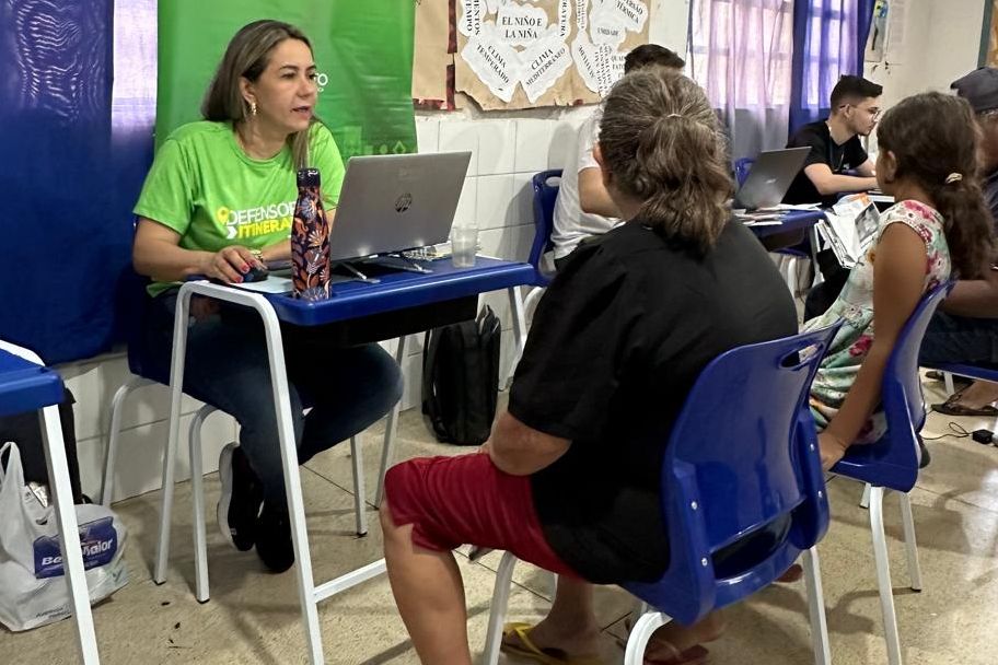 Defensora pública Arlete Kellen integra equipe de atendimento na ação