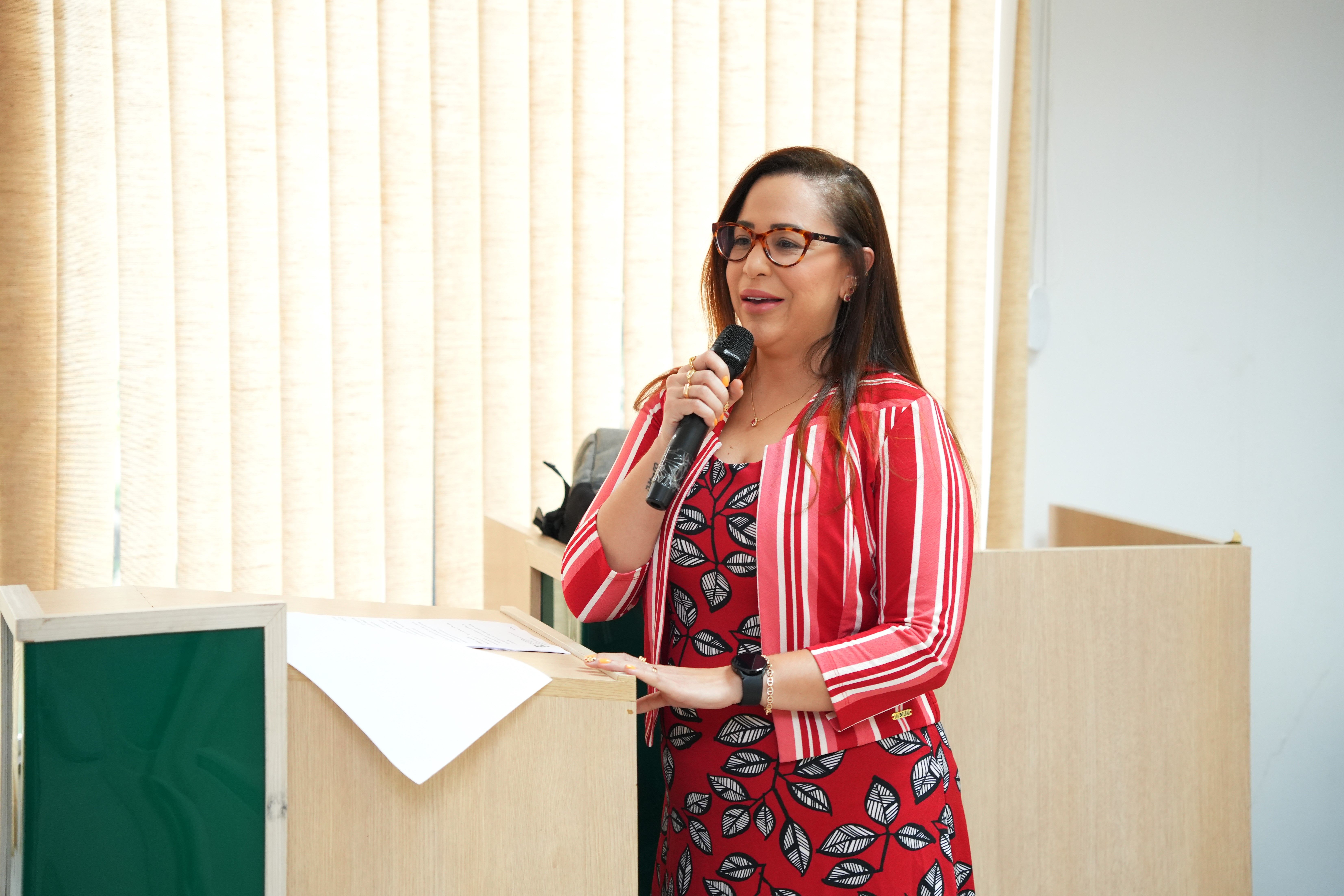 A coordenadora do Nudeca, defensora pública Elisa Maria Pinto de Souza Falcão Queiroz, falou sobre Rede de Proteção e o Sistema de Garantia de Direitos