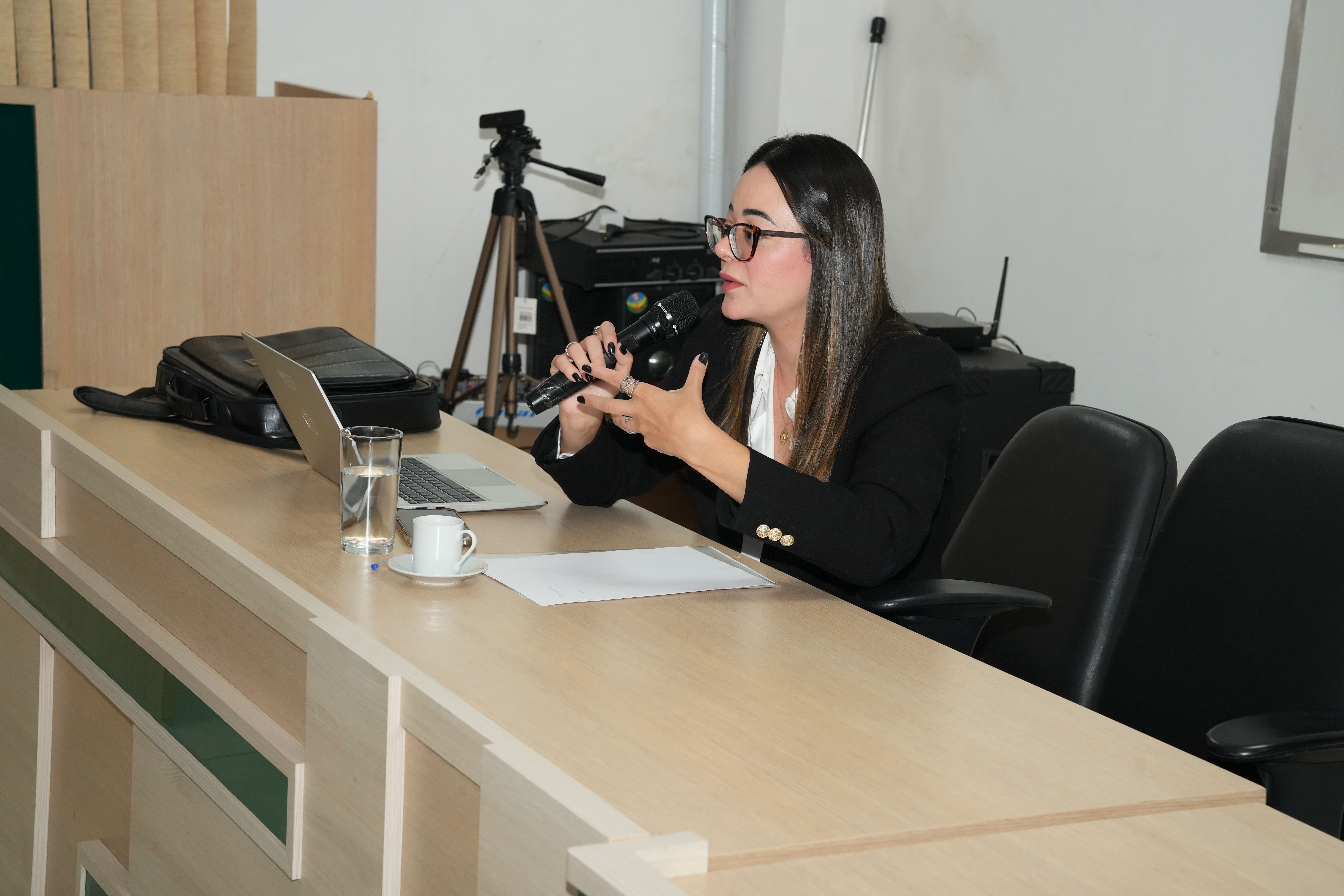 A defensora pública Ludne Nabila de Oliveira Barroso falou sobre a Legislação que trata dos vários tipos de assédio