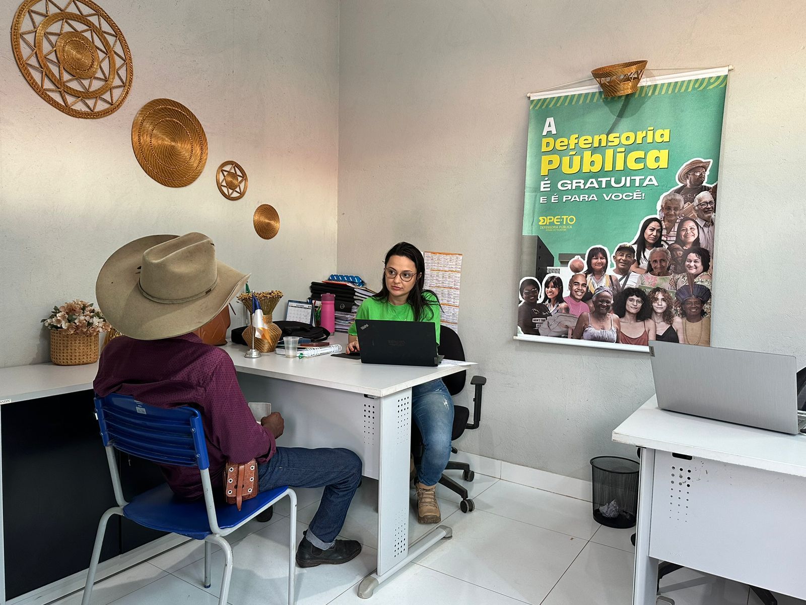 Defensora pública Luísa Lemos integra equipe de atendimento no itinerante