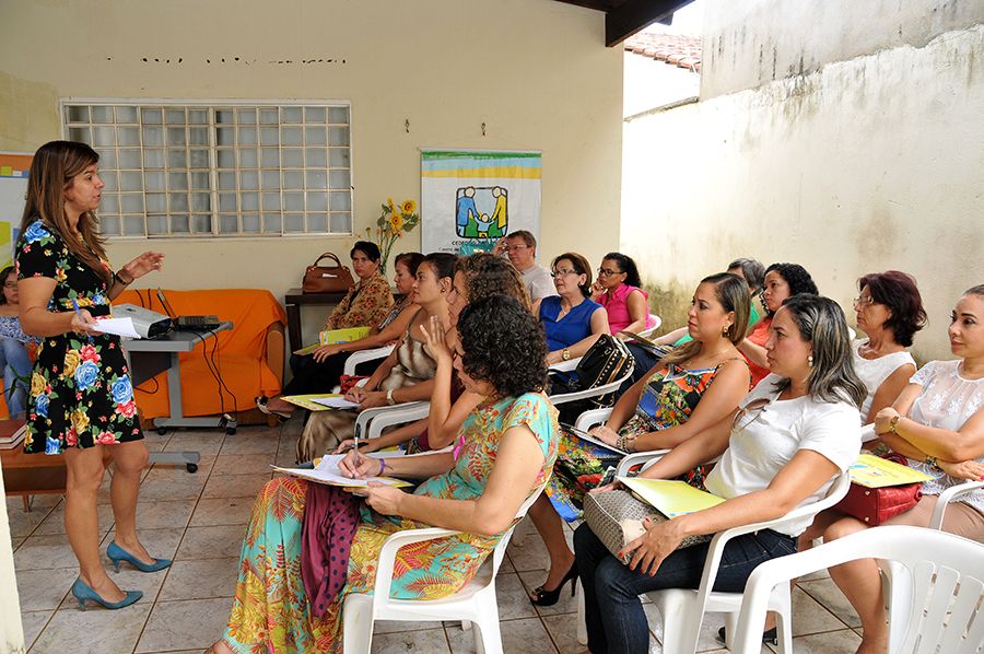 Defensora pública Elisa Maria Souza participa da reunião ampliada do Projeto Farol