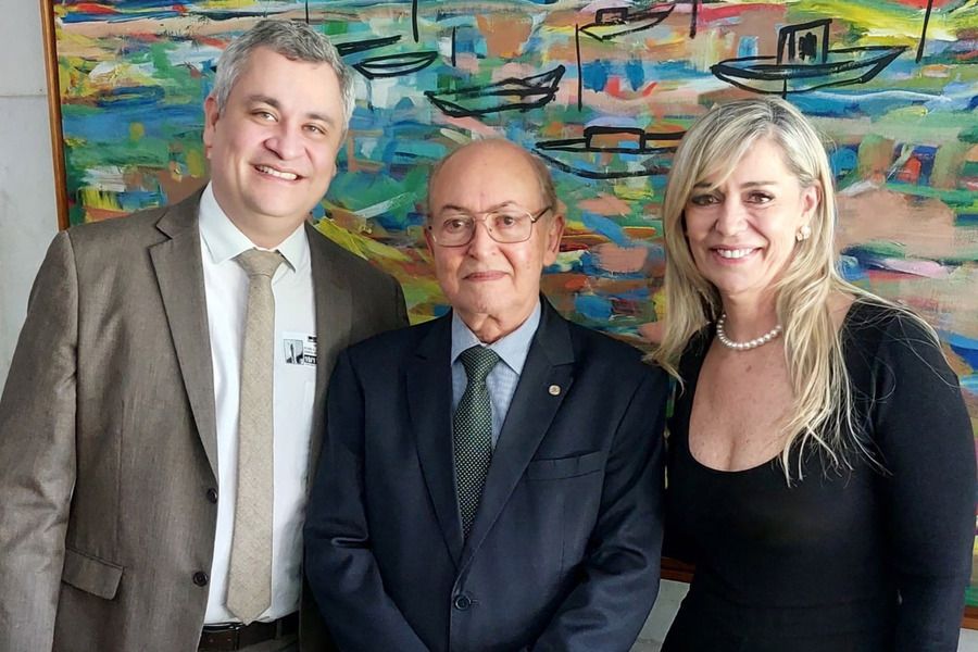 Estellamaris Postal e Pedro Alexandre em encontro com o deputado federal Lázaro Botelho