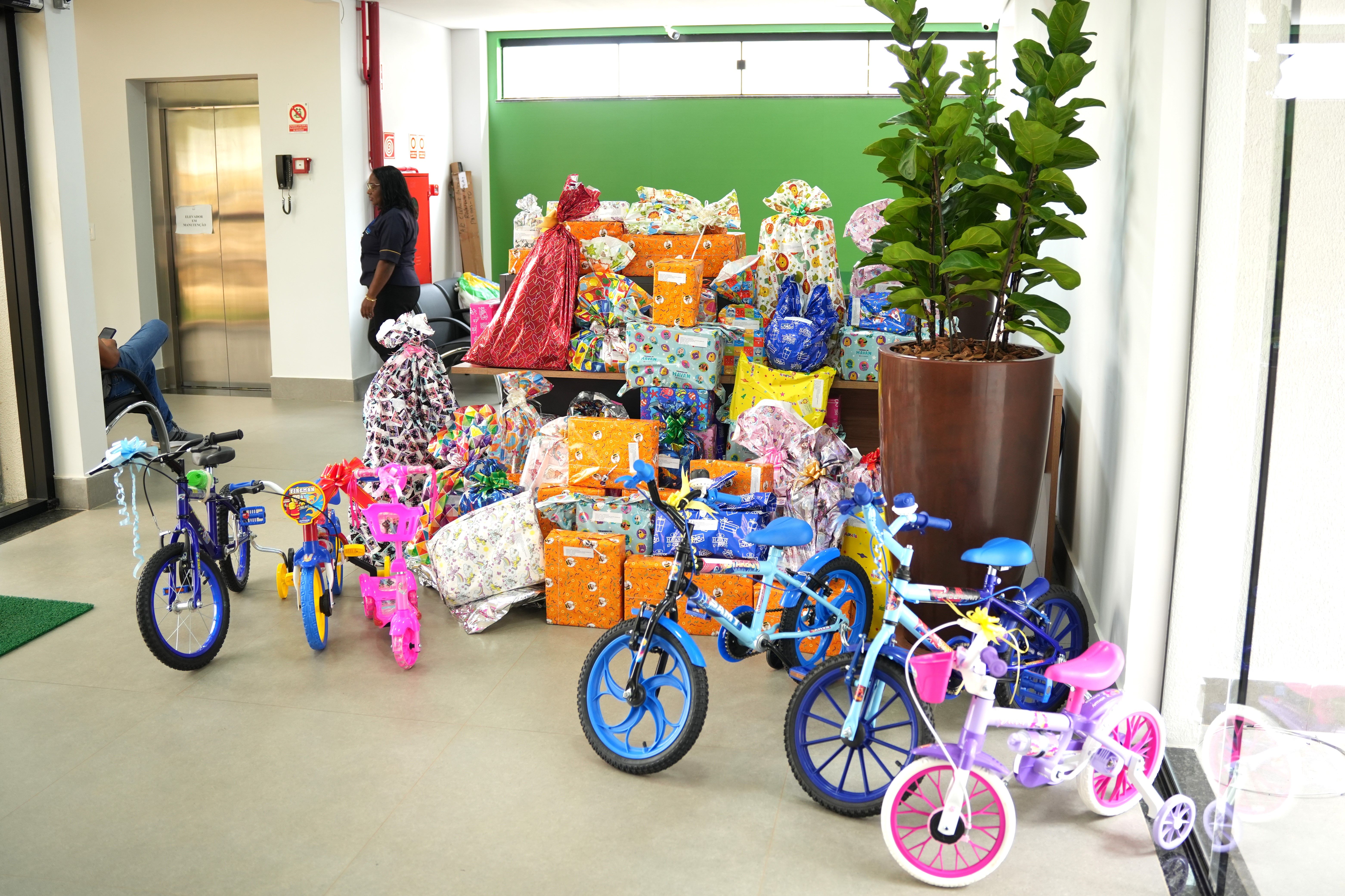 Os brinquedos foram doados por membras(os), servidoras(es) e estagiárias(os) da Instituição
