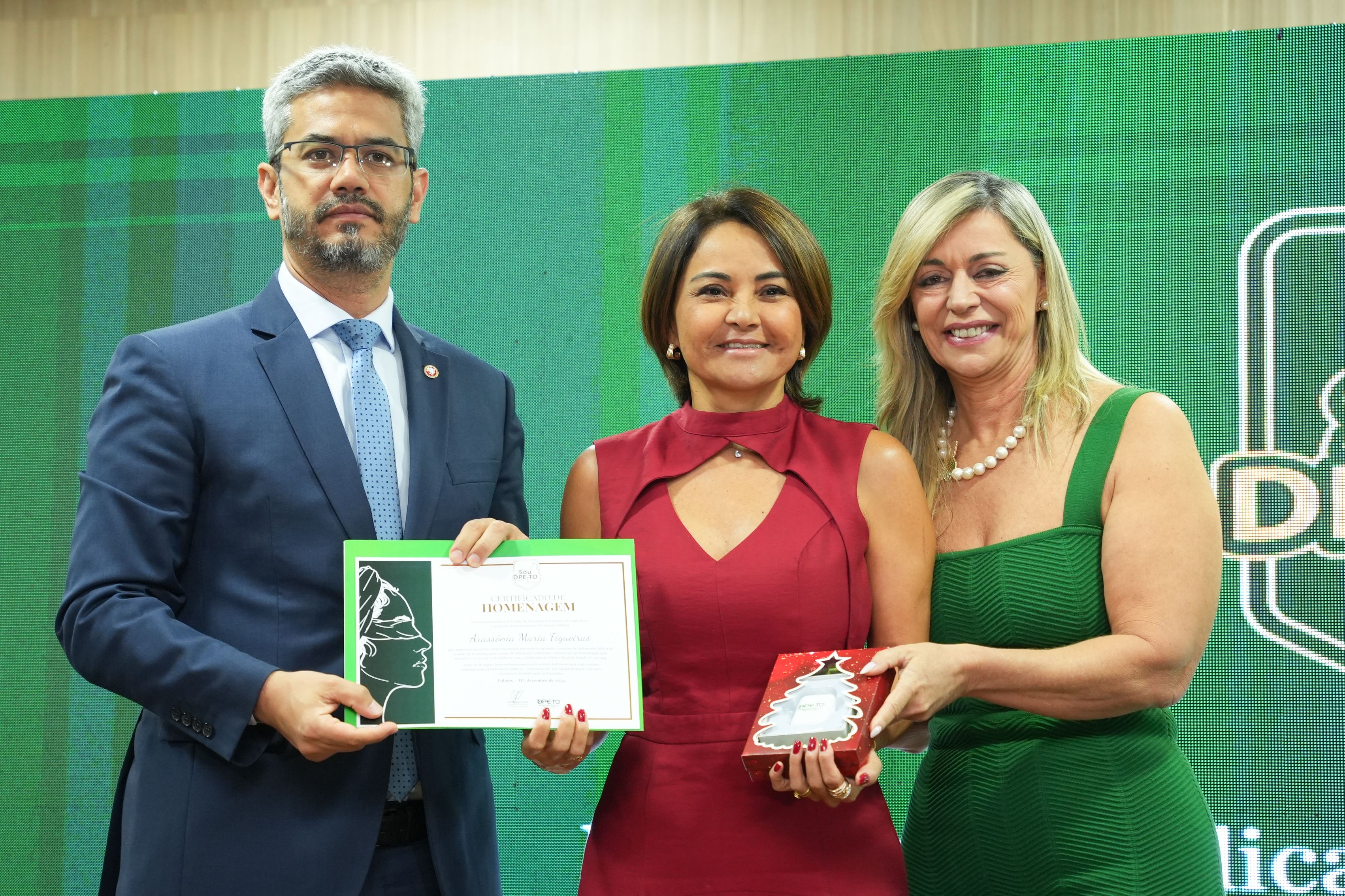 Homenageada defensora pública Arassônia Filgueiras