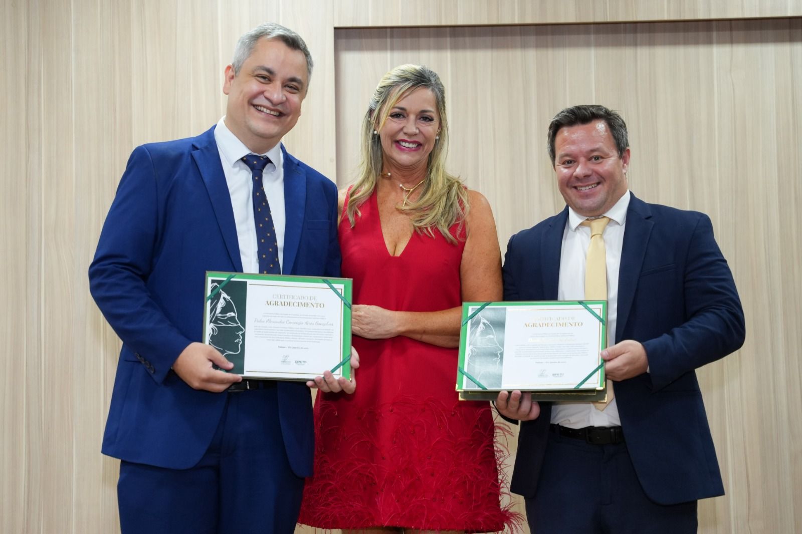Pedro Alexandre (E) e Danilo Frasseto também foram homenageados pela Defensora Pública-Geral Estellamaris Postal