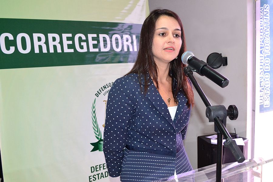 A promotora Ana Lúcia Gomes parabeniza a Defensoria Pública.