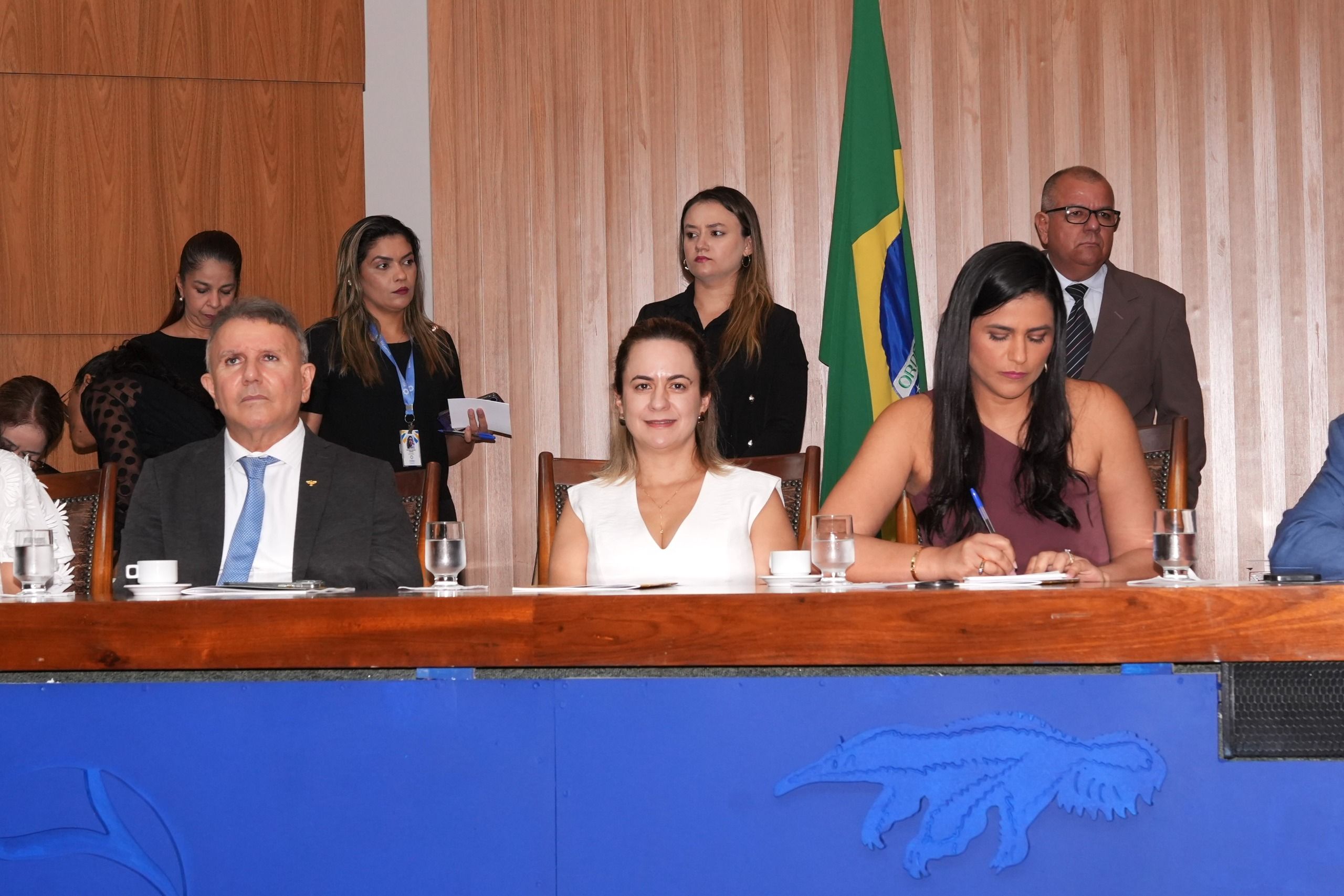 A coordenadora do Nudem, defensora Pública Pollyana Assunção, participou do momento solene com outras autoridades.