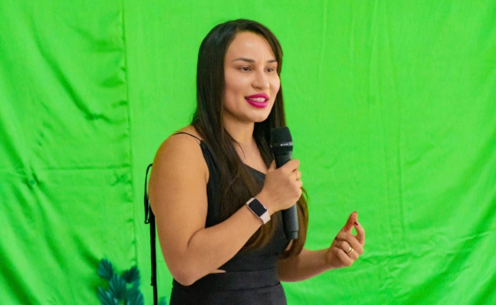 A defensora pública Isakyana Brito palestrou sobre violência de gênero e apresentou os serviços da DPE-TO.