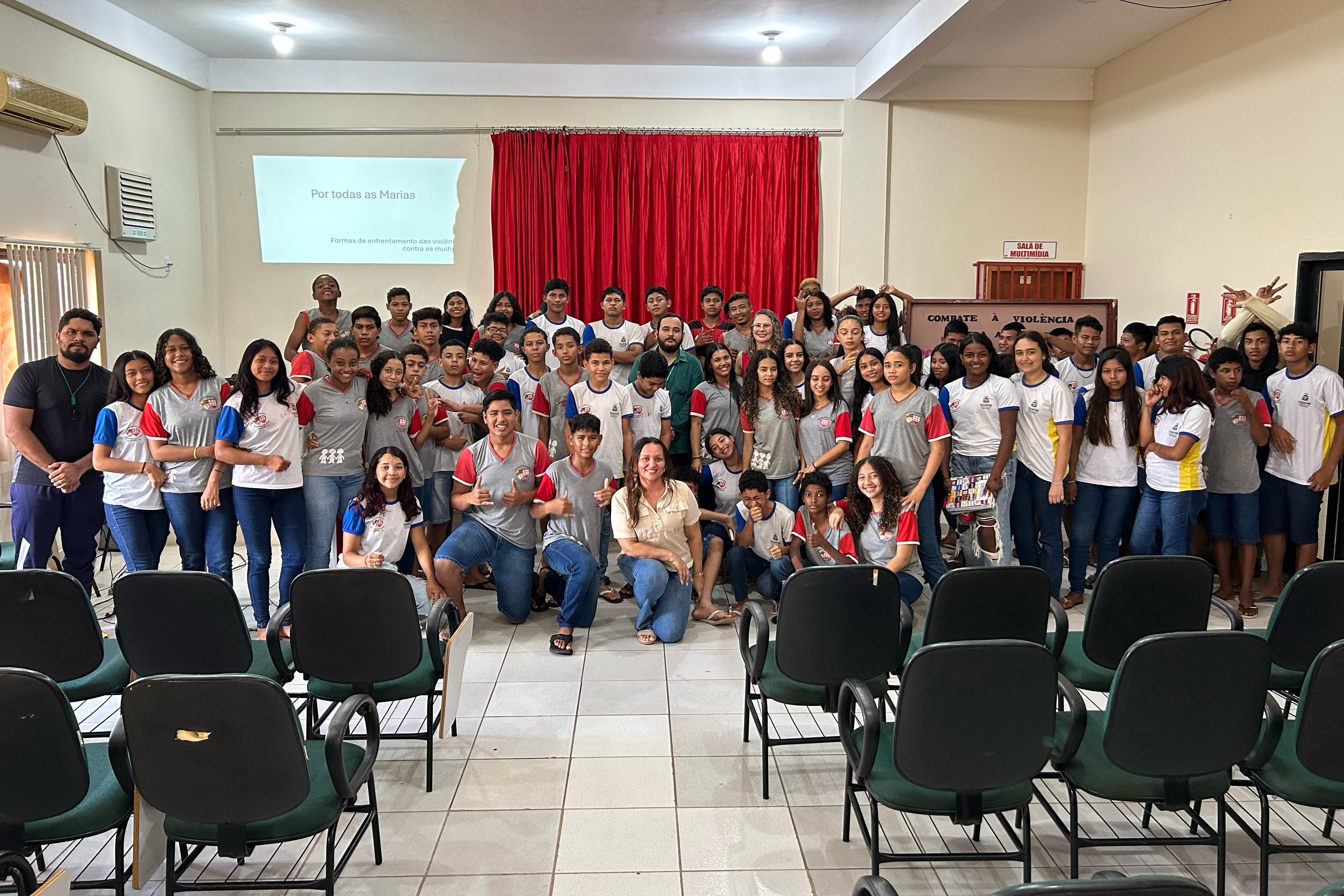 Cerca de 100 alunos das turmas de 9° ano e do programa Avança Mais participaram da atividade