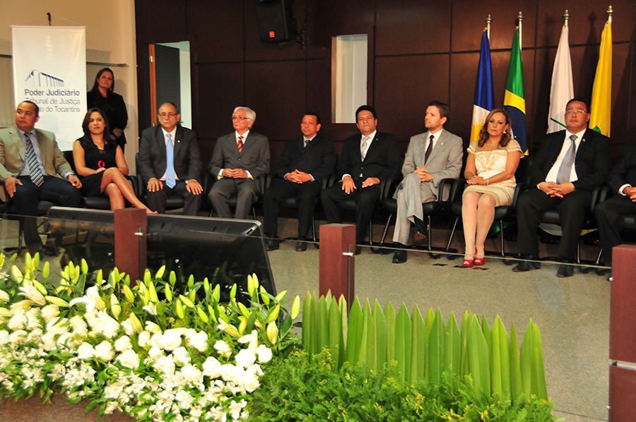 Autoridades durante solenidade