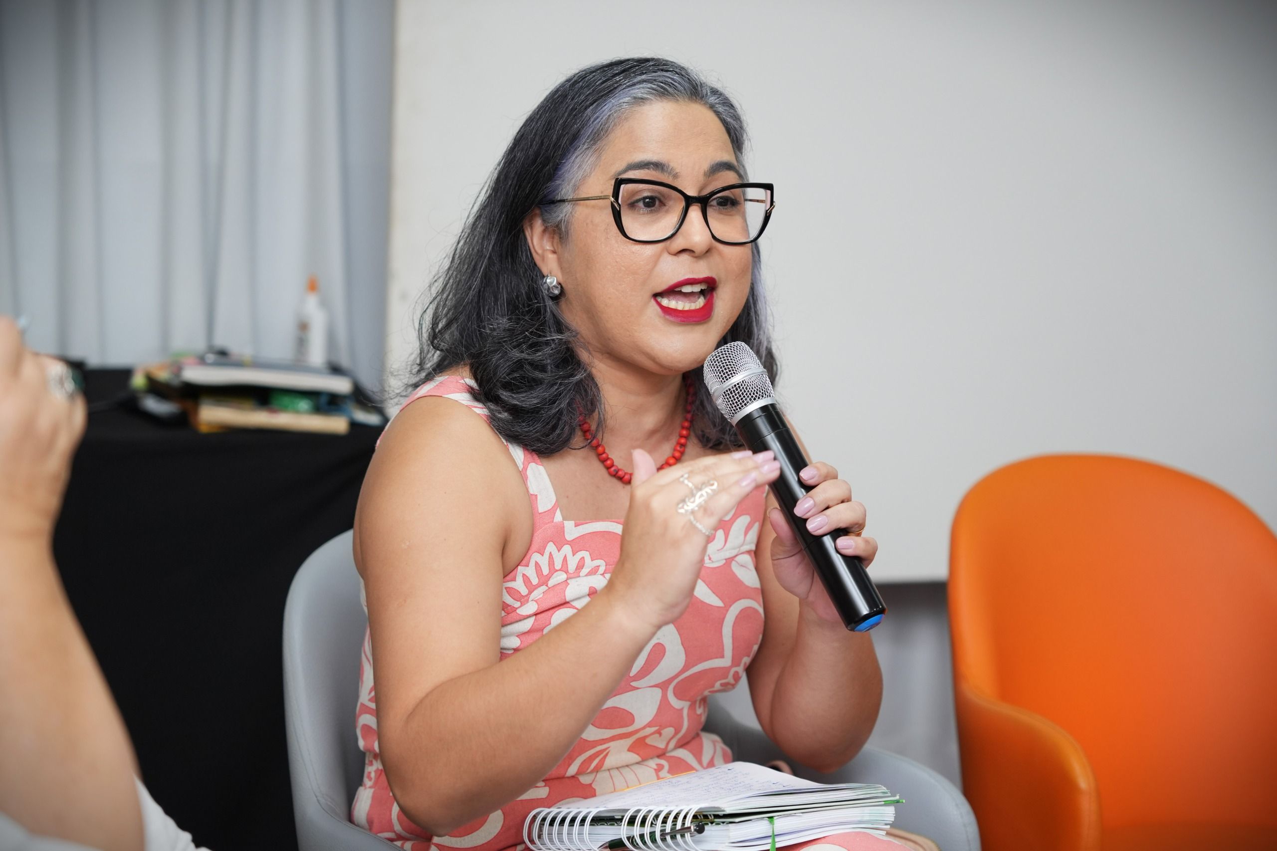 Kenia Martins falou sobre o impacto do fundamentalismo, preconceitos e ações desprovidas de empatia em relação aos direitos humanos e à justiça social