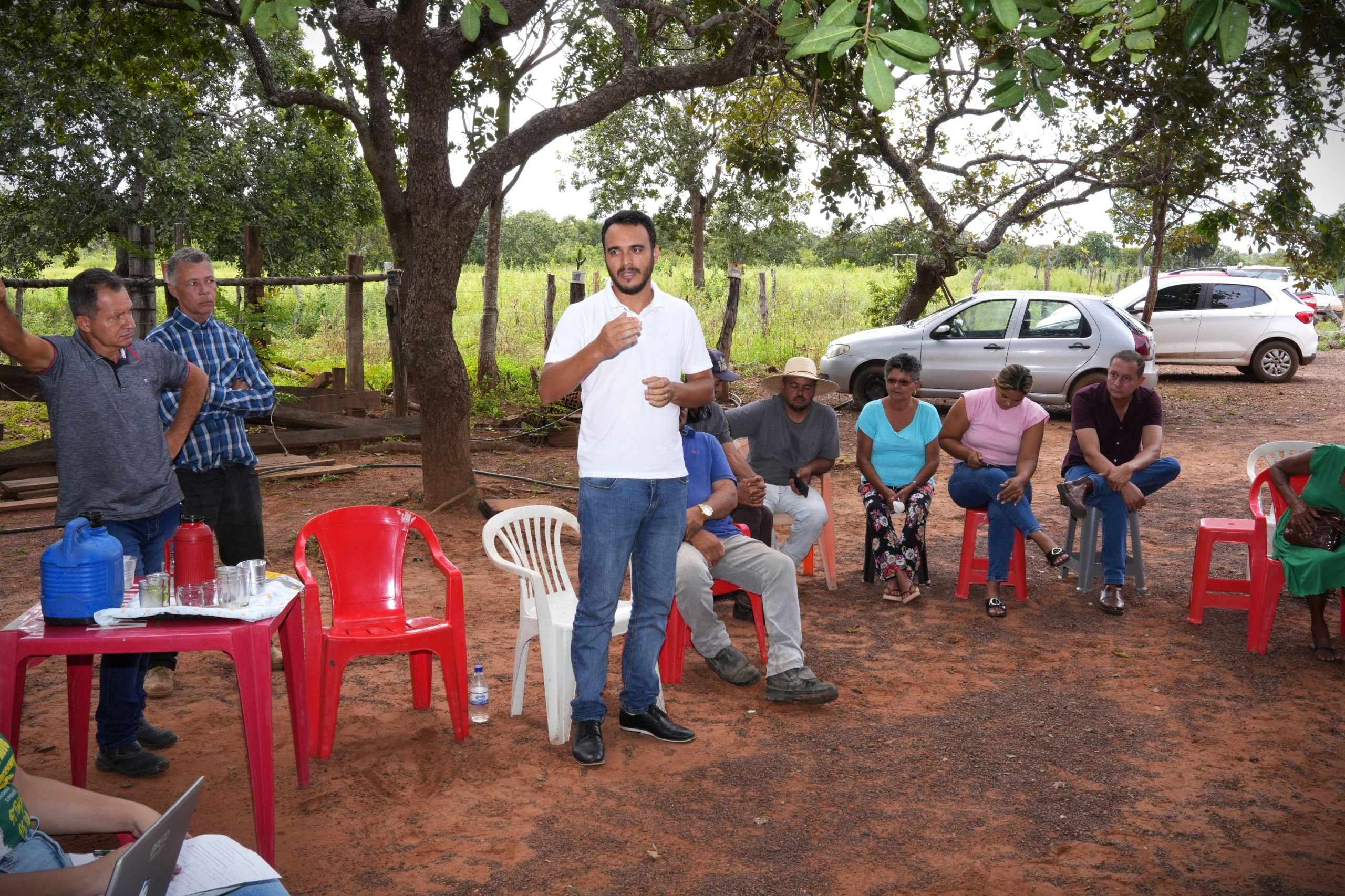Presente na reunião, o vice-prefeito de Pedro Afonso, Eduardo Chagas, também reforçou que a comunidade Pau Ferrado existe há muito tempo