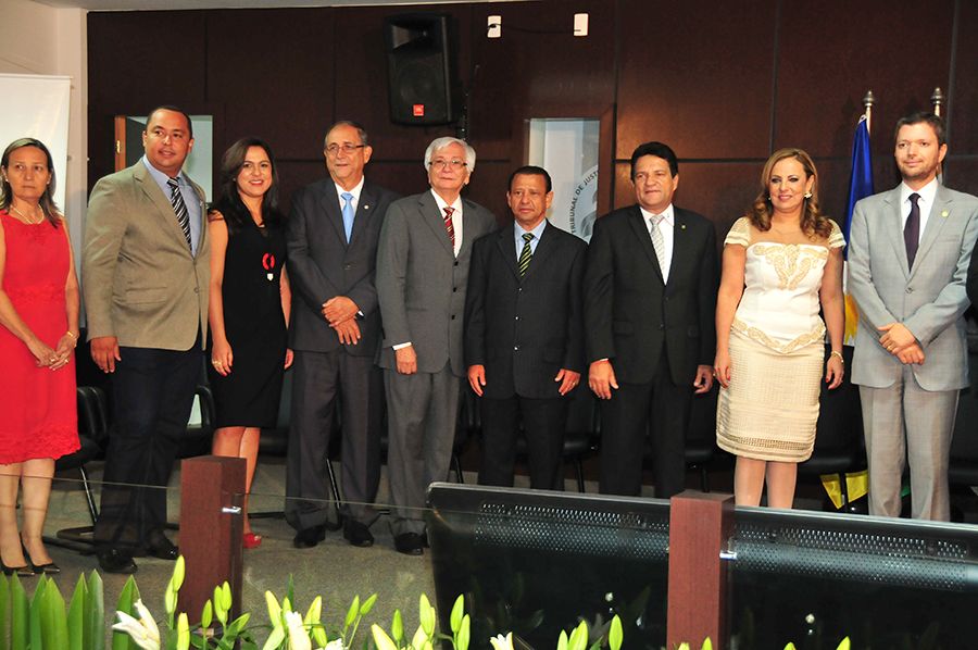 Autoridades durante solenidade