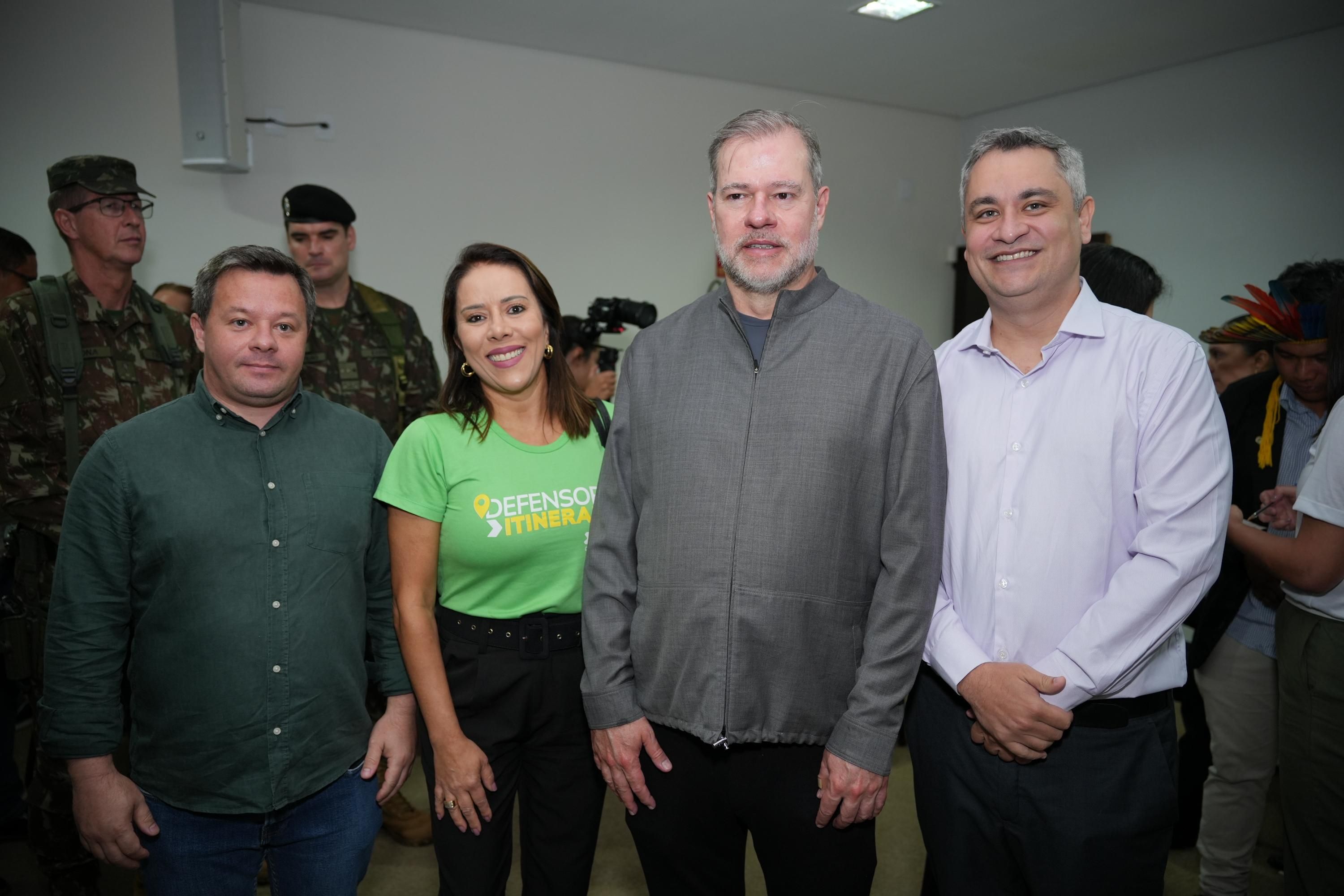 Danilo Frasseto (E), Letícia Amorim, ministro Dias Toffoli e Pedro Alexandre em Formoso do Araguaia