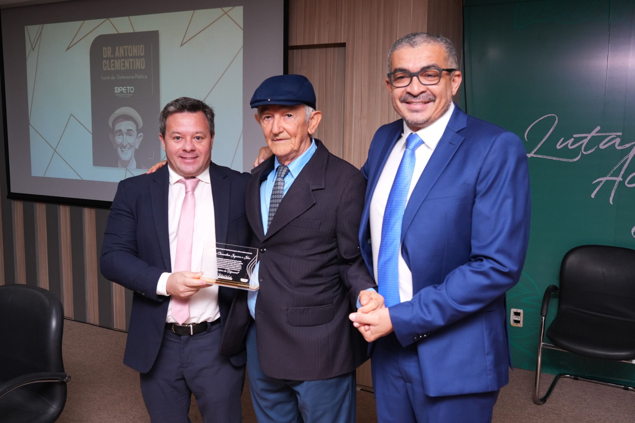 Antonio Clementino com Danilo Frasseto (E) e Neuton Jardim (D)