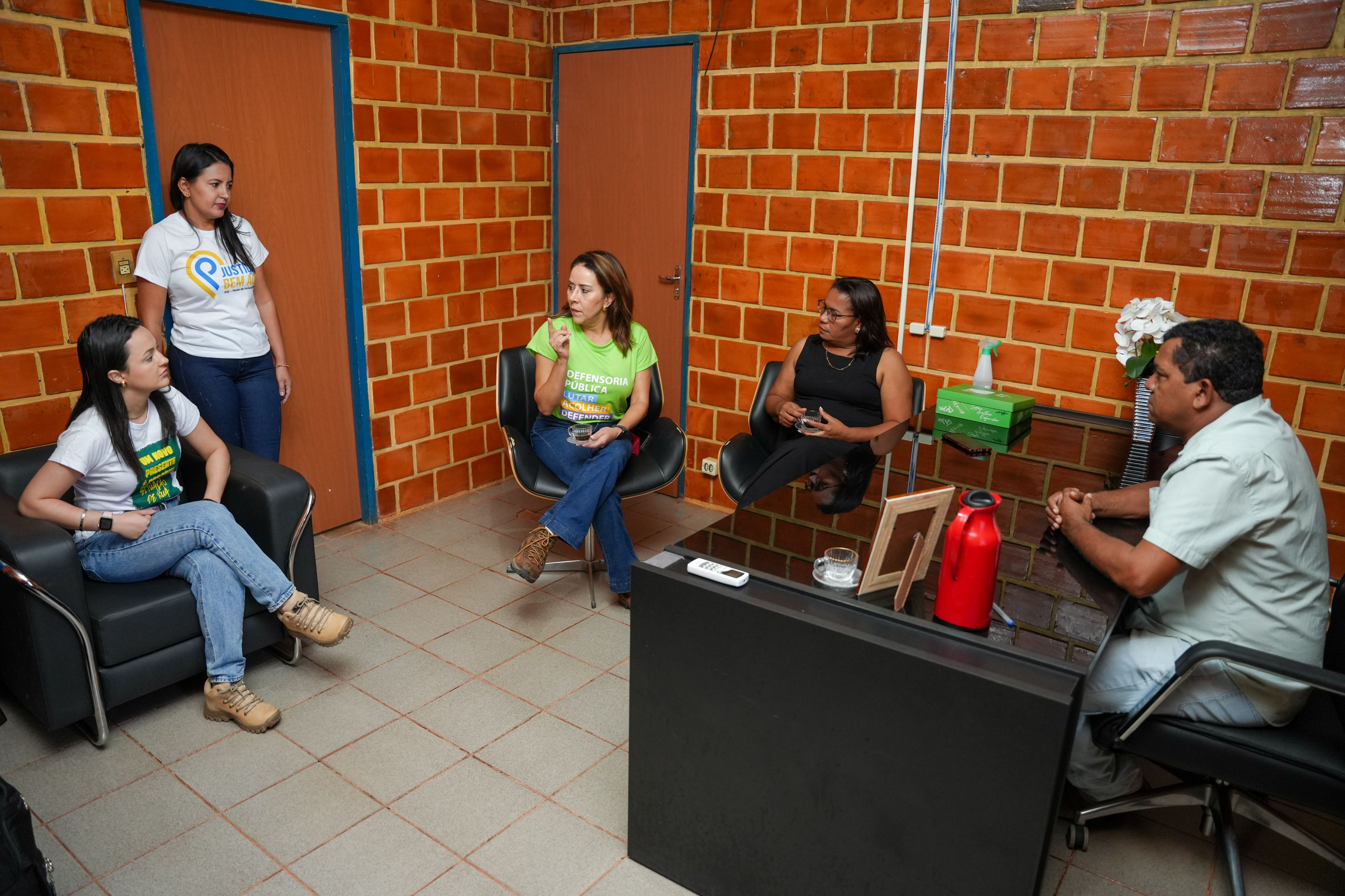 A equipe da Defensoria Pública foi recebida pelo prefeito de Mateiros, Jesy Vieira.
