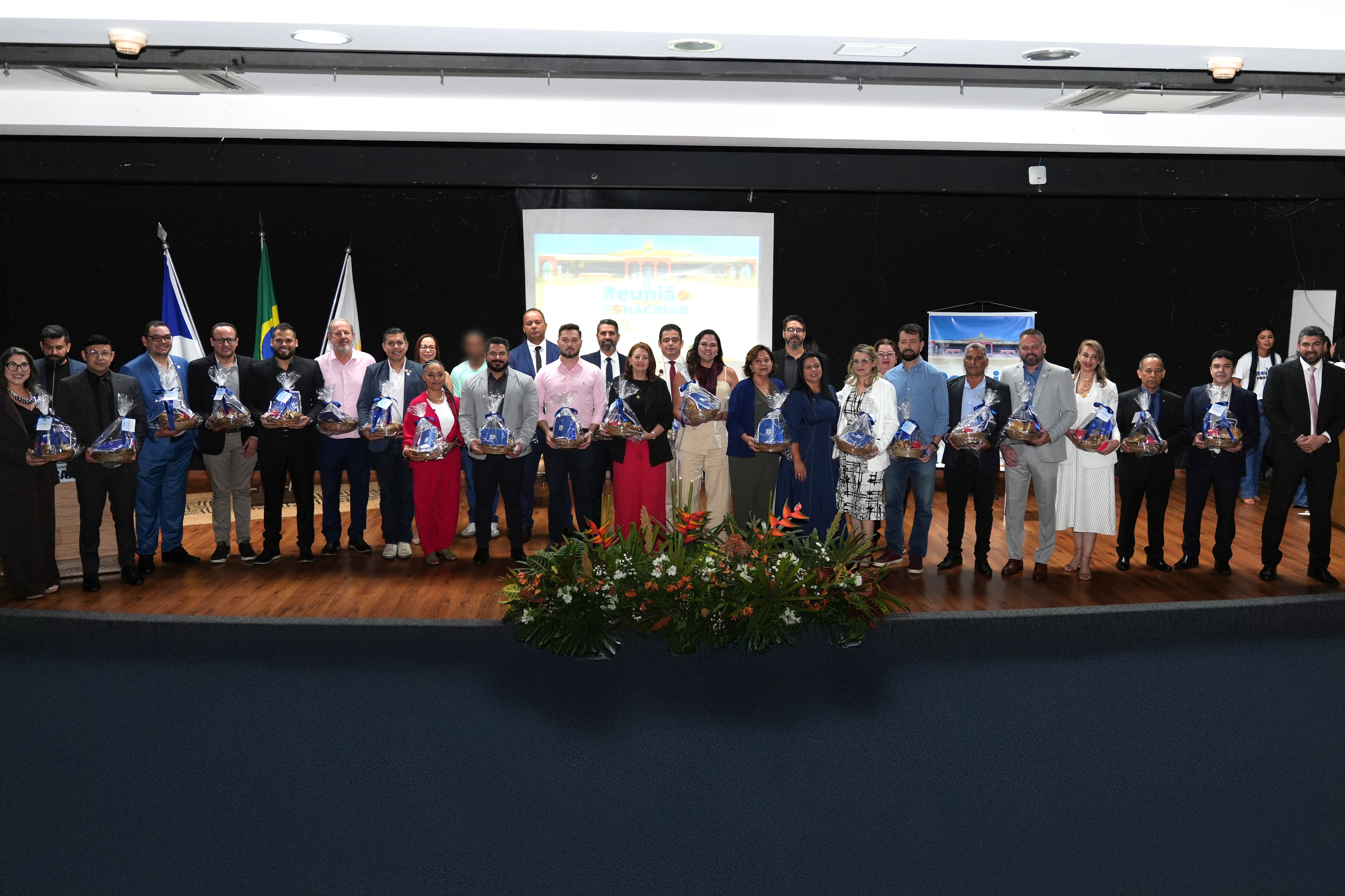 O evento conta com gestores que atuam na área de defesa dos direitos da criança e do adolescente de todo o país.