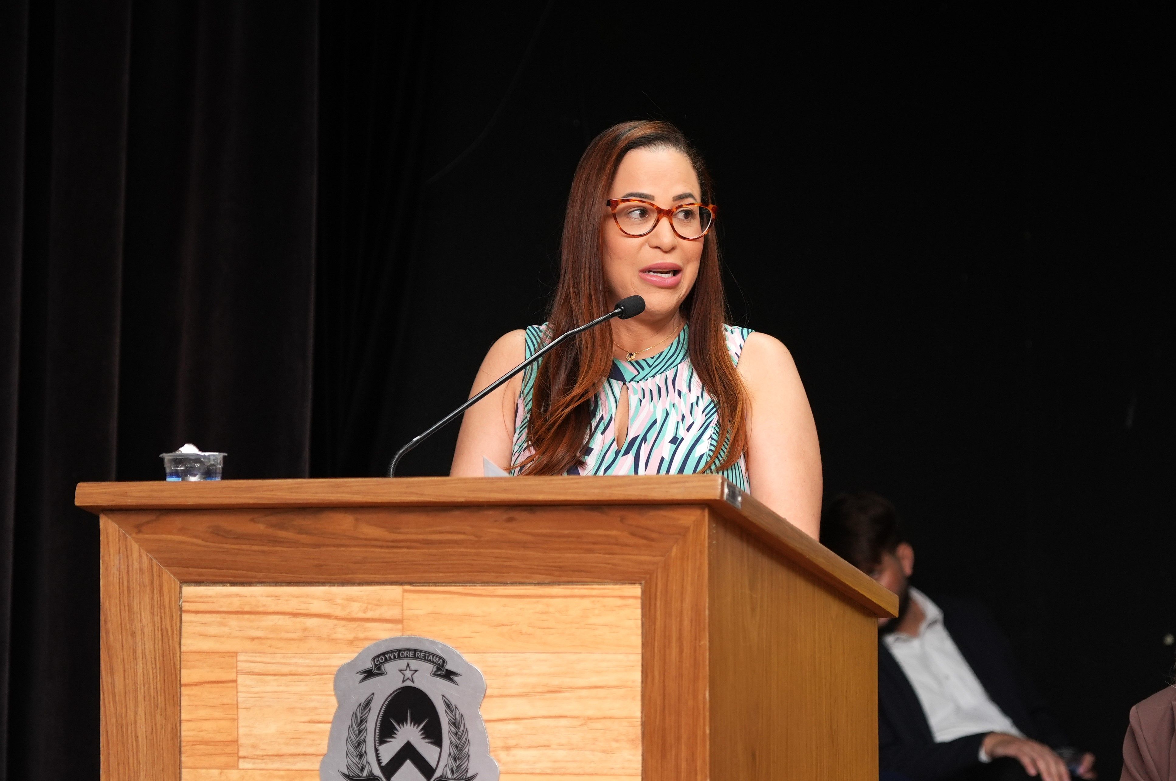 A Defensora Pública Elisa Queiroz discursou na abertura do evento.